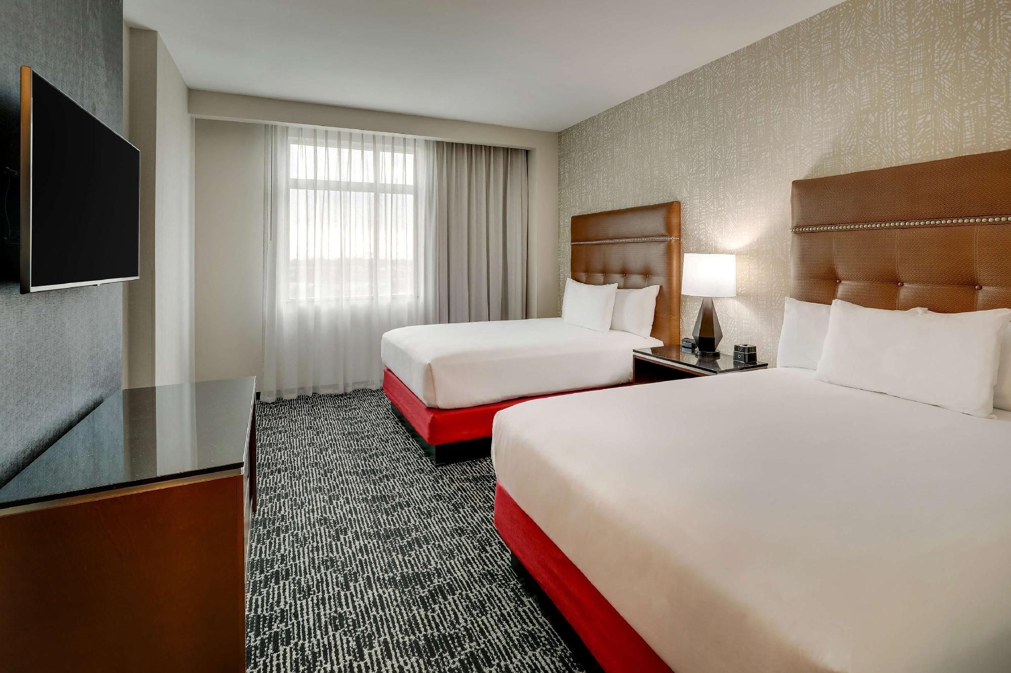 Upper Floor Queen Suite with Sofa Bed - Hearing Accessible