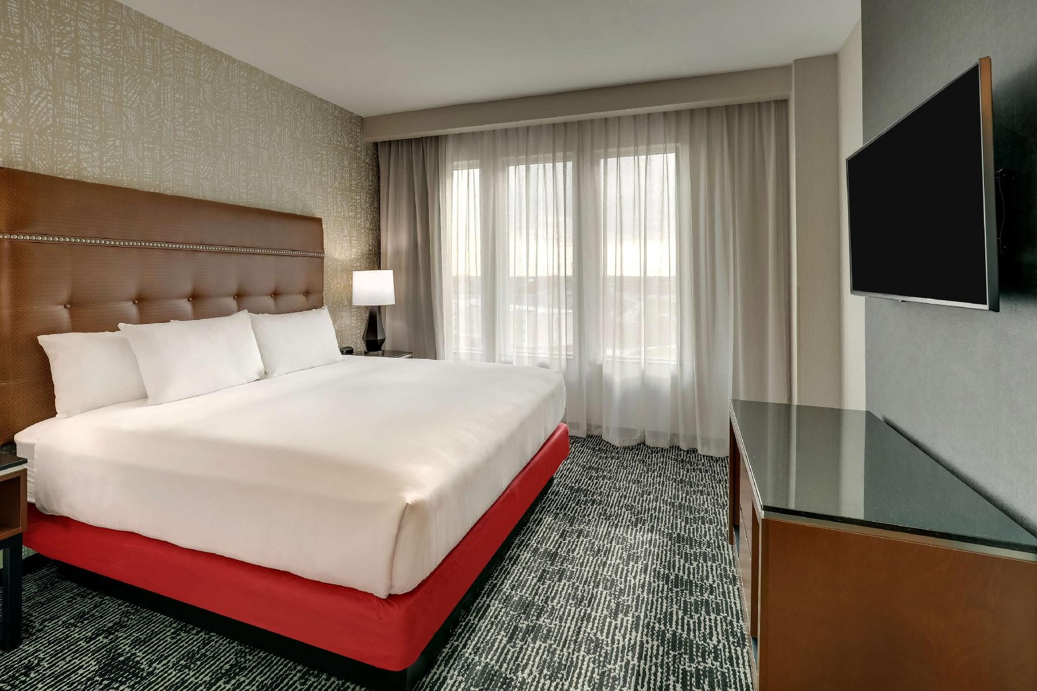 Upper Floor King Suite with Sofa Bed