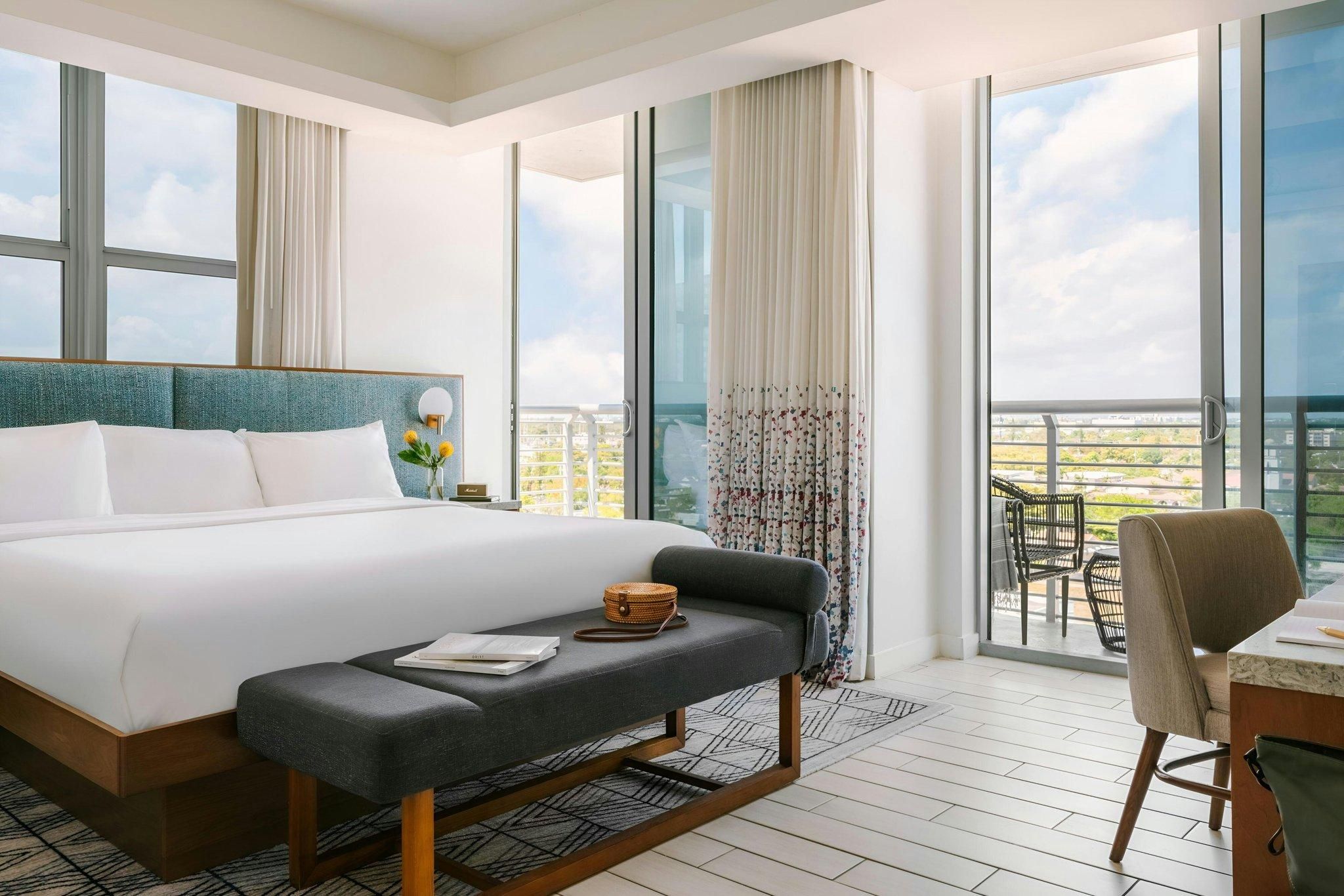 Accessible Guest Room, 1 King, Roll-in Shower, Balcony
