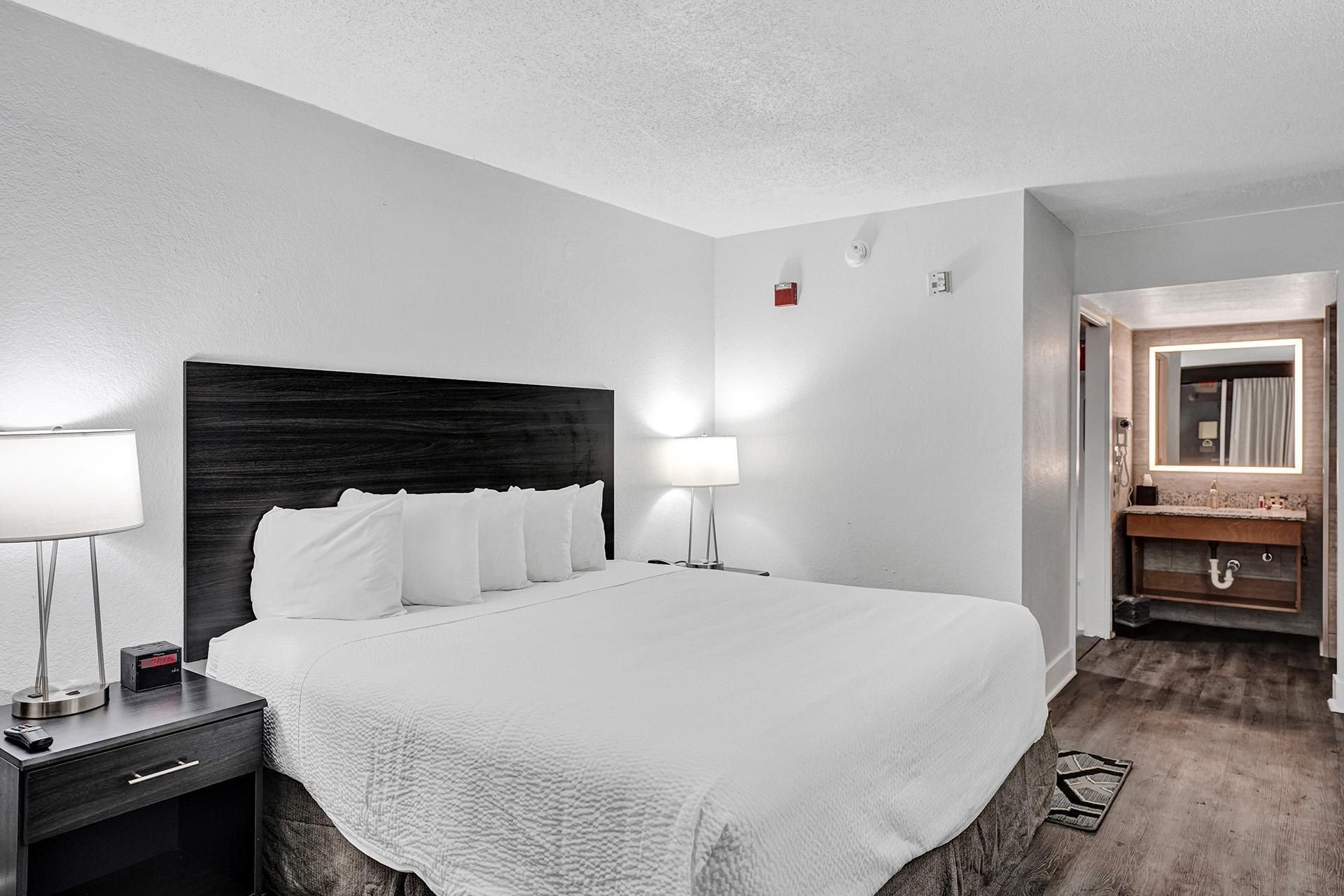 Deluxe Room 1 King