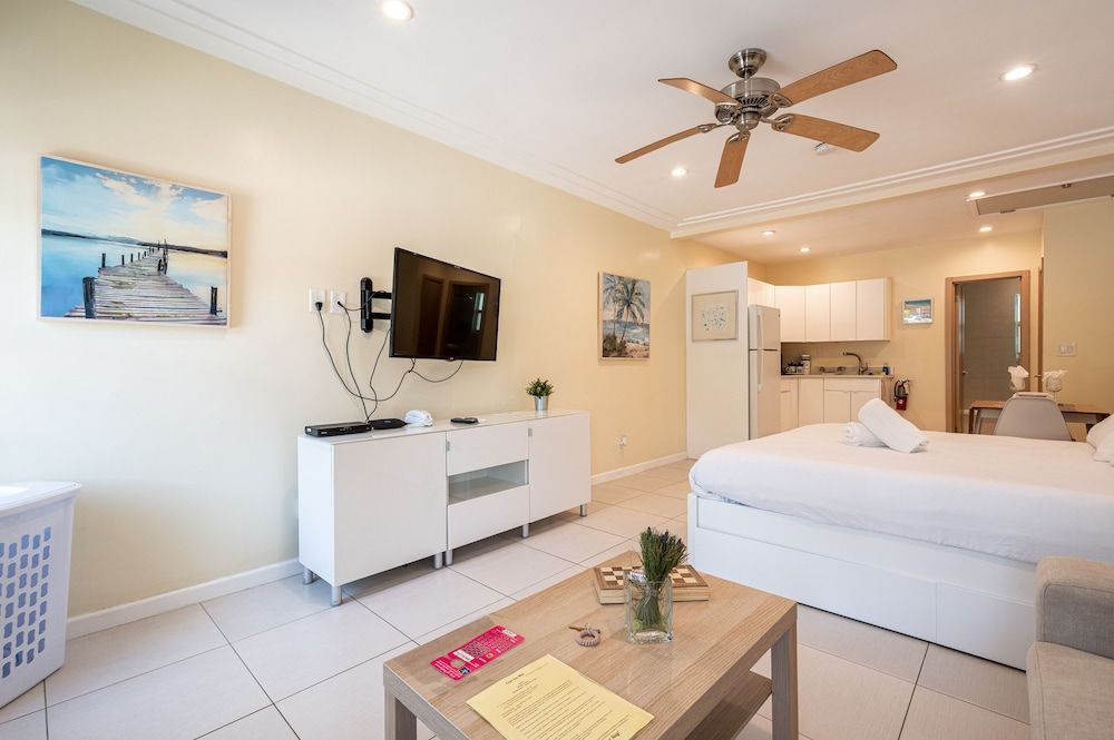 Honeymoon Studio