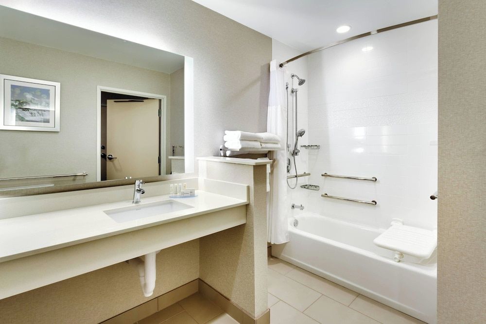 Room, 2 Queen Beds (Mobility Accessible, Tub)