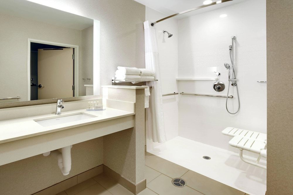 Room, 2 Queen Beds (Mobility Accessible, Roll-in Shower)