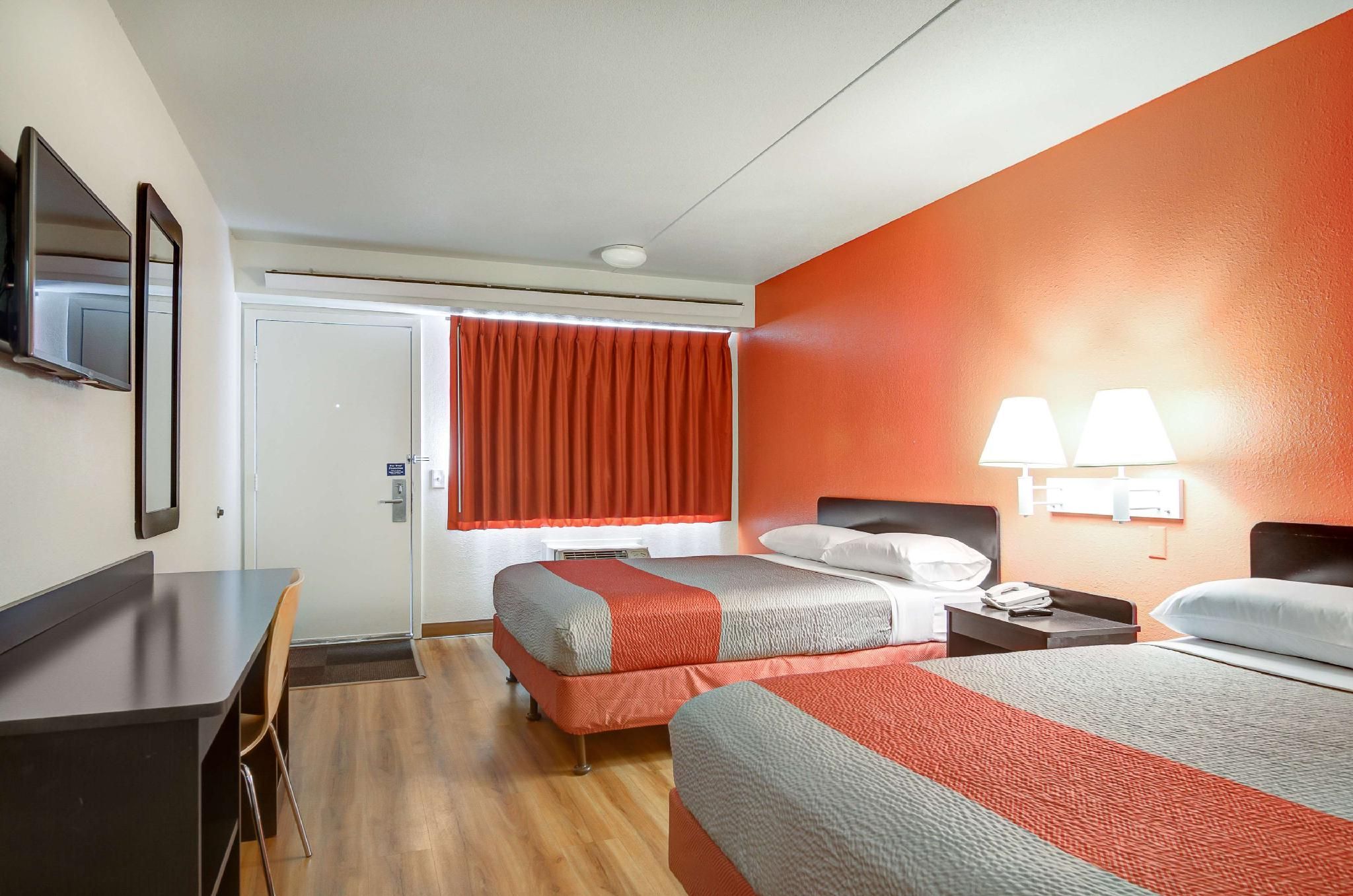 2 Queen Beds | Smoking, Micfridge