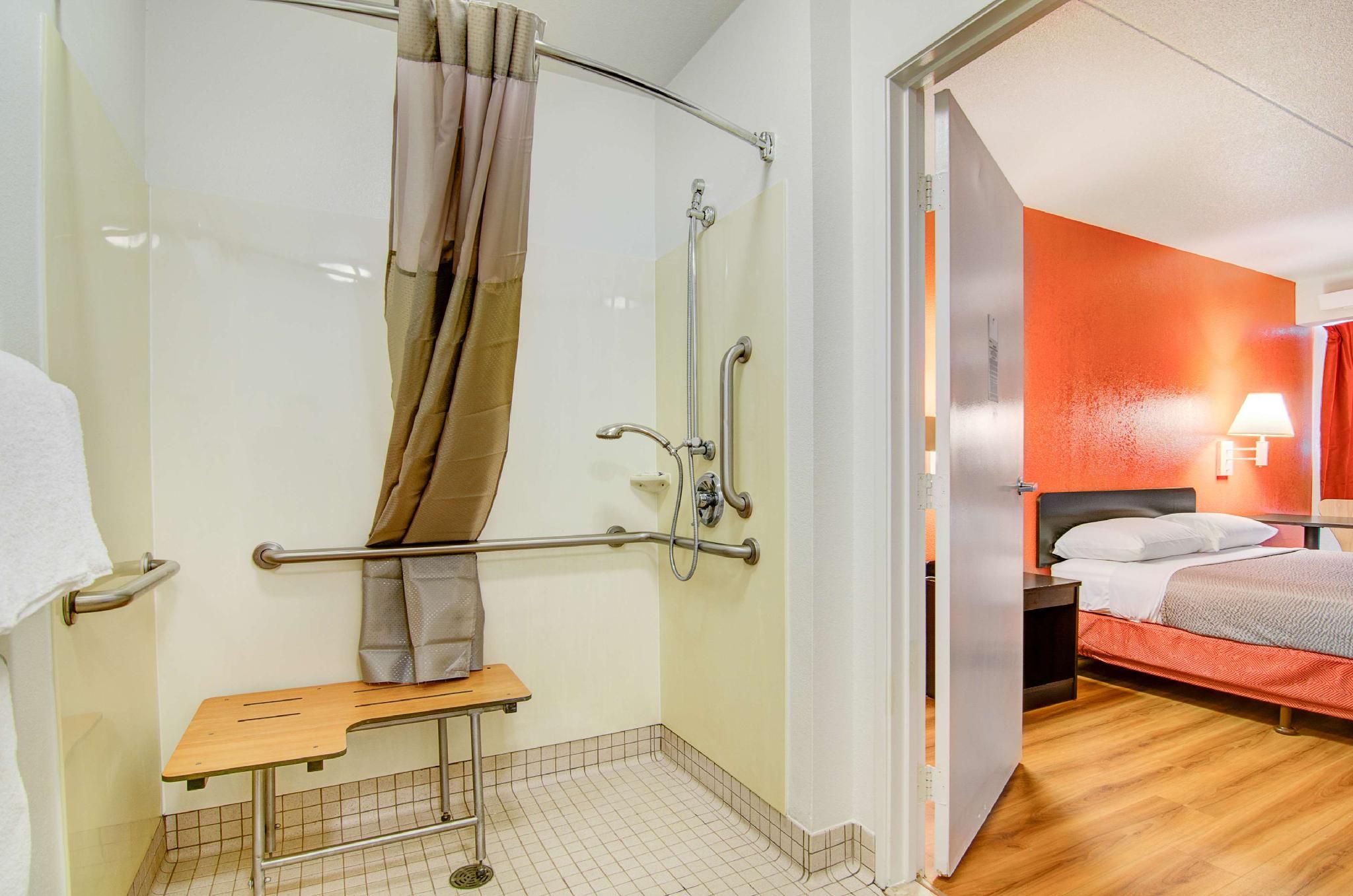 1 Queen Bed | Non-Smoking, Micfridge