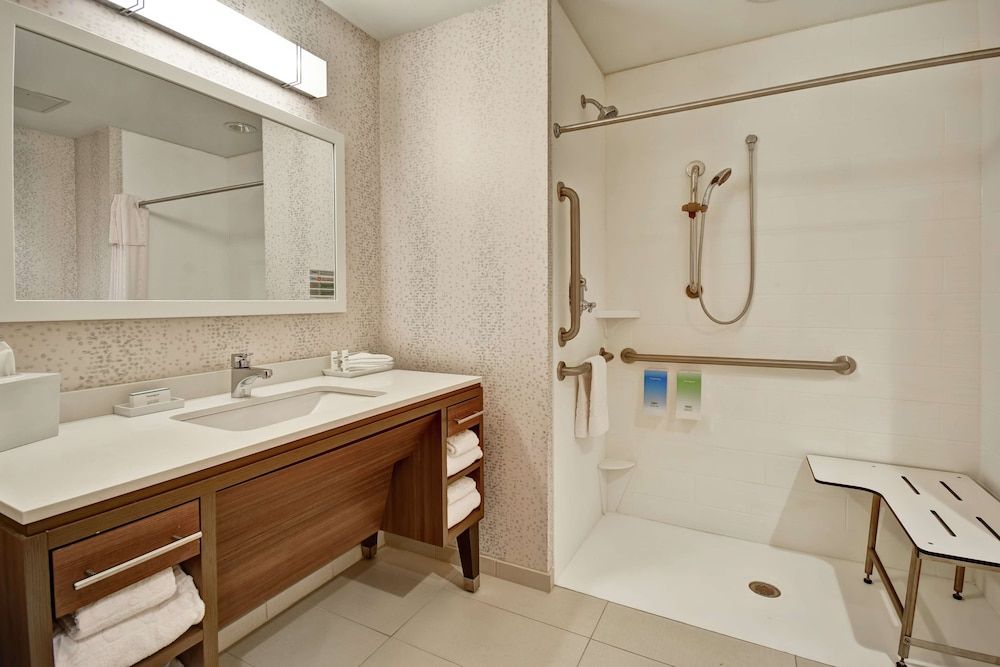 Studio, 2 Queen Beds, Accessible (Roll-in Shower)