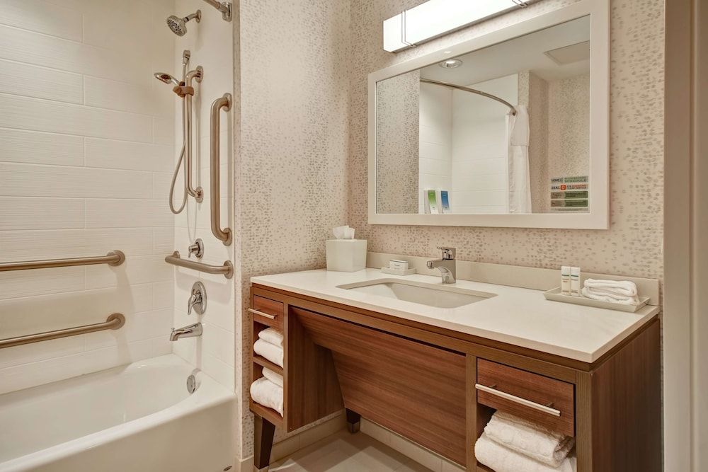 Studio, 2 Queen Beds, Accessible, Bathtub