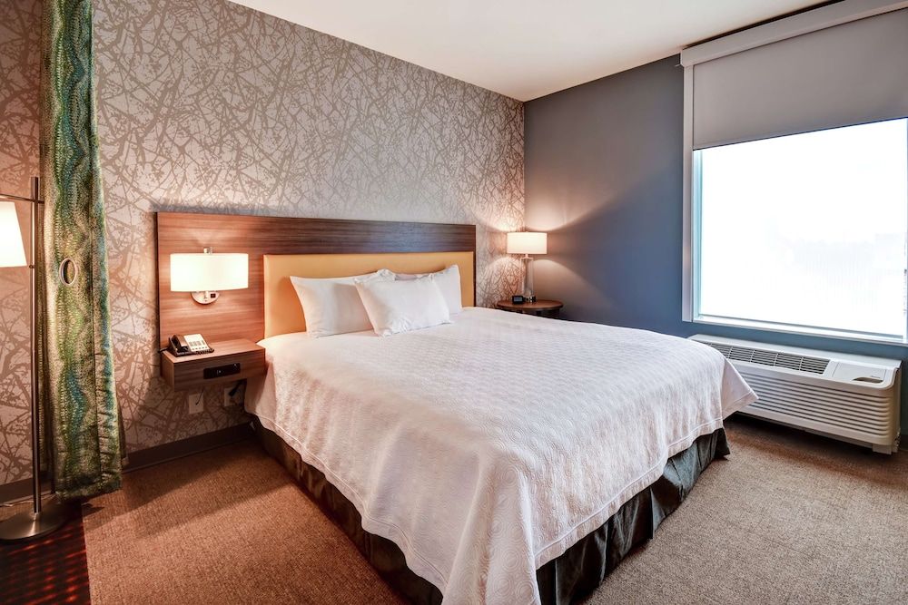 Studio, 1 King Bed, Accessible, Bathtub