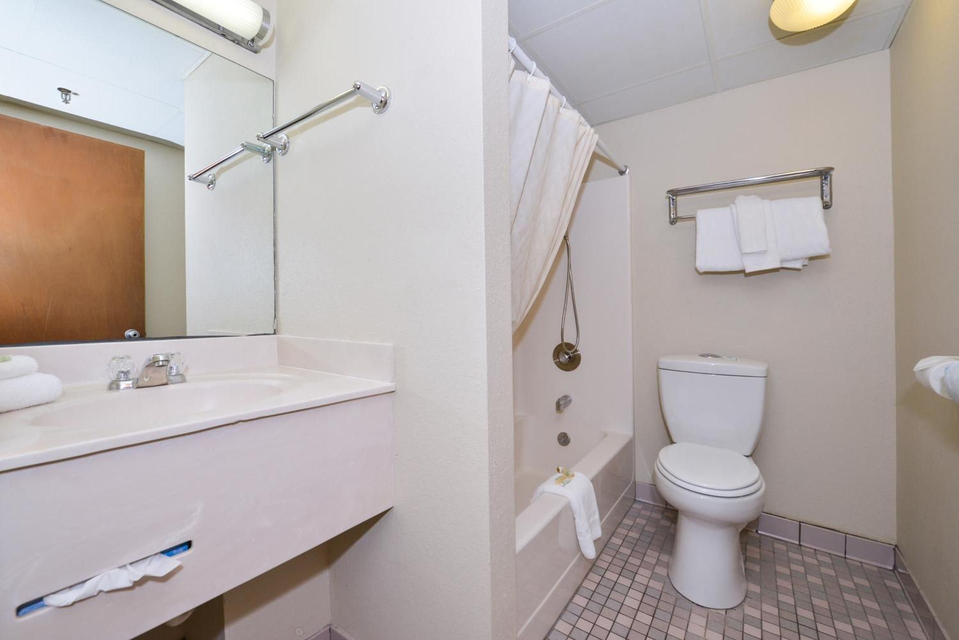 Standard Queen Room