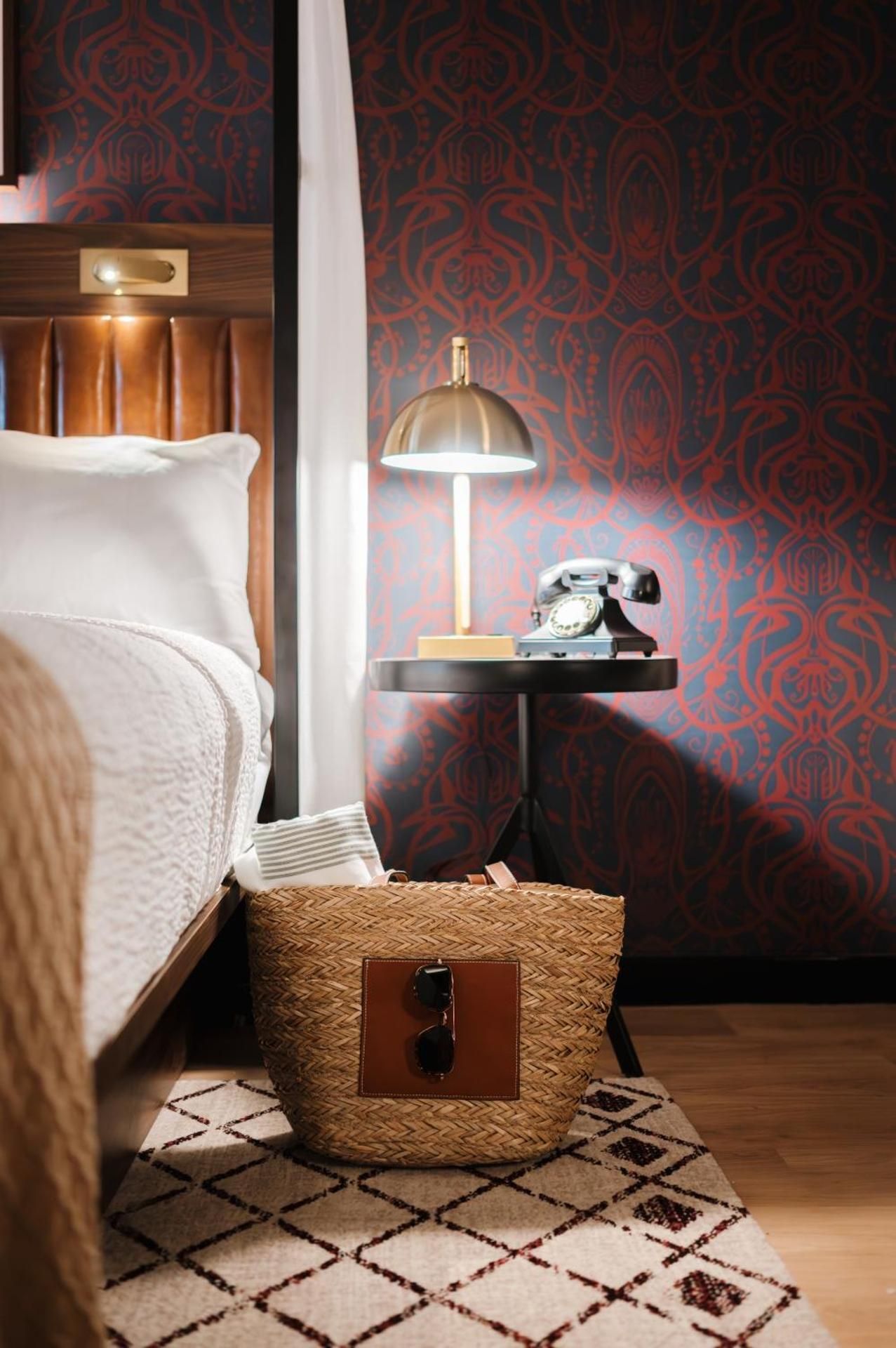 The Tidewater Inn VISIONARY KING CLASSIC 3