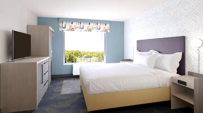 1 King Hearing Accessible 1 Bedroom Suite