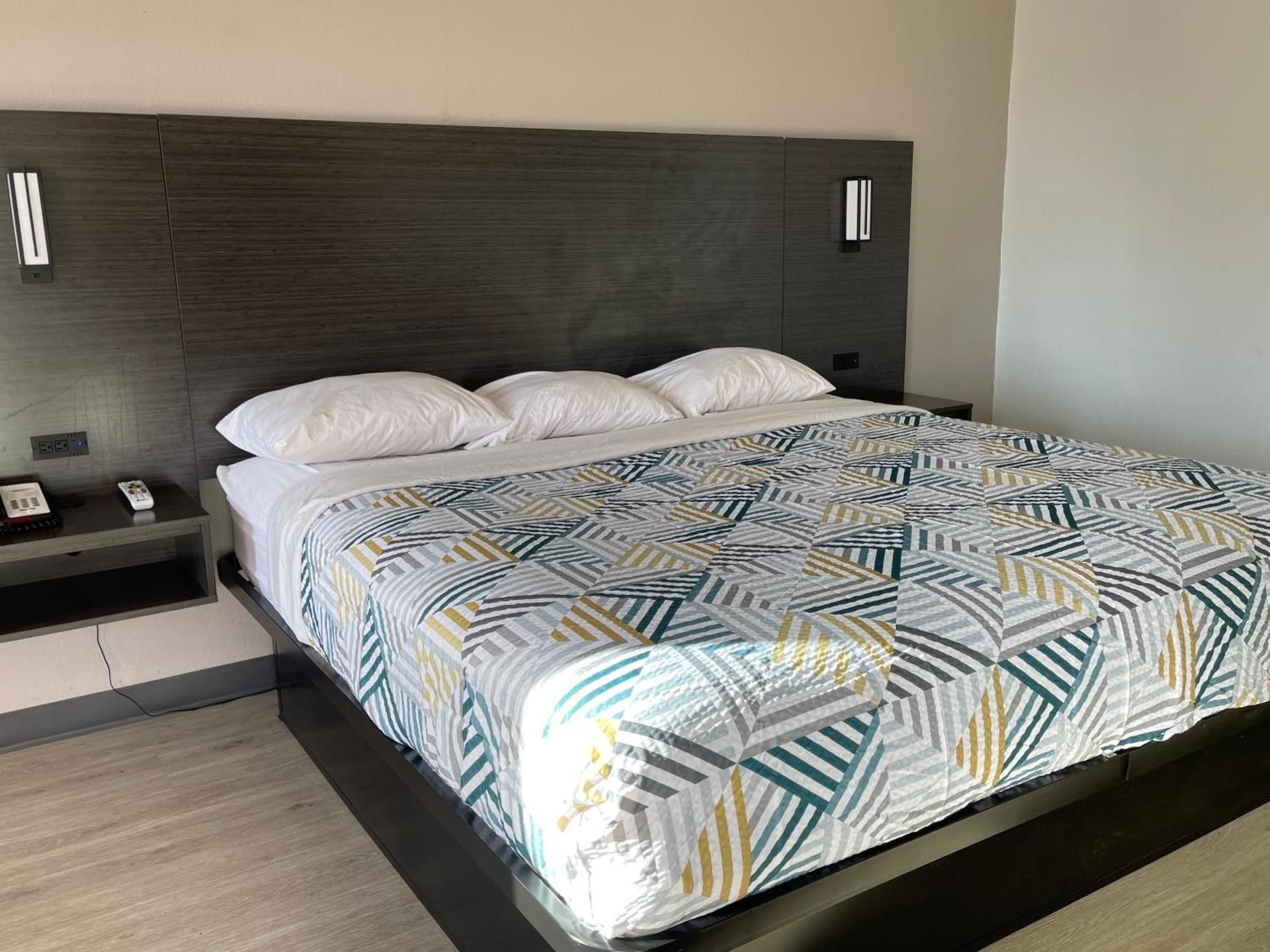 King Room with Roll-In Shower - Disability Access