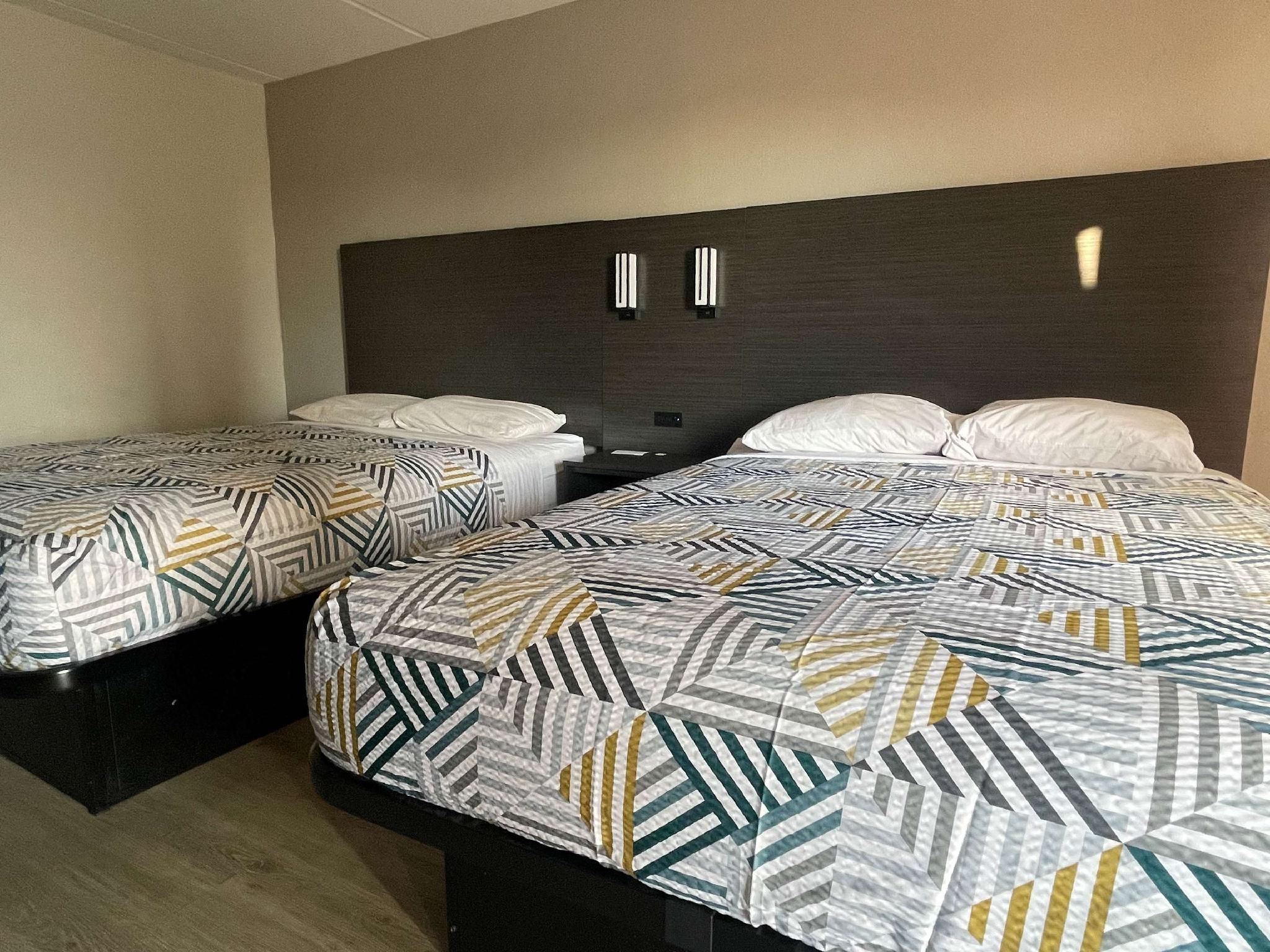 2 Queen Beds - Non-Smoking