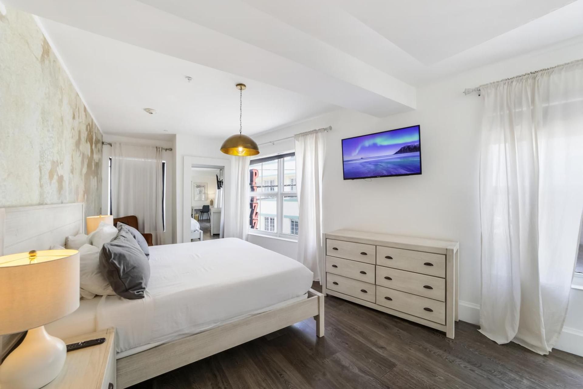 DELUXE APARTMENT