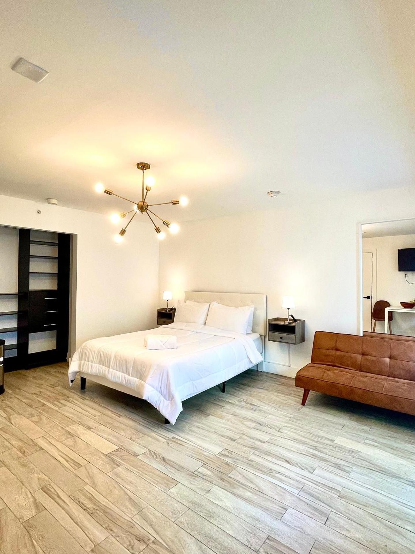 Boutique 18 Standard Suite