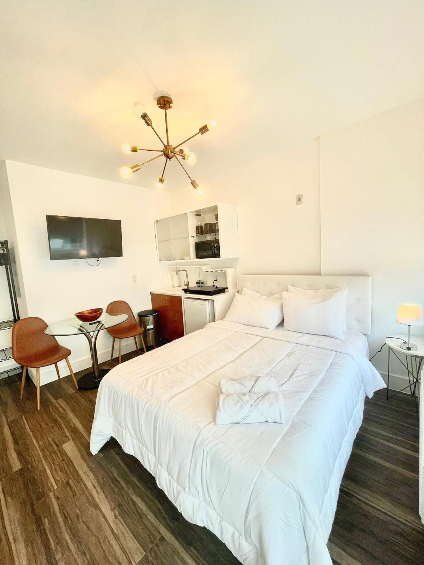 Boutique 18 Junior Suite 2