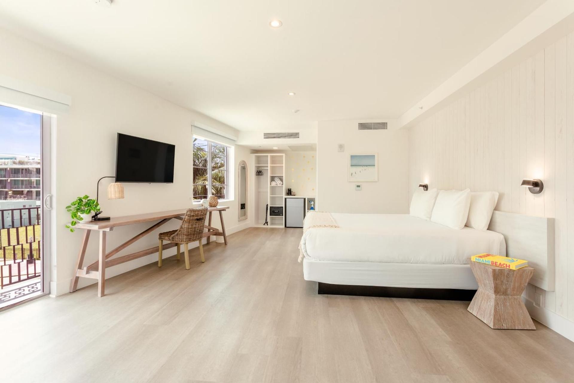 Casa SOBE King Room with Balcony