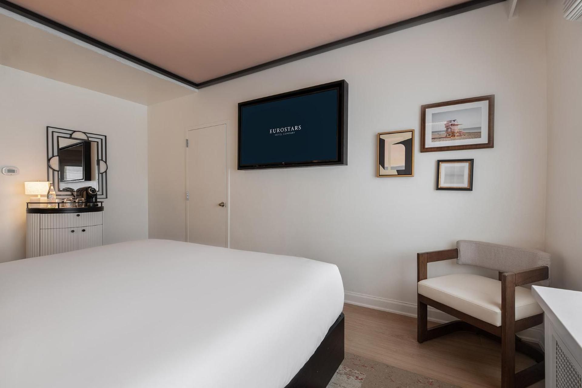 Deluxe Queen Room