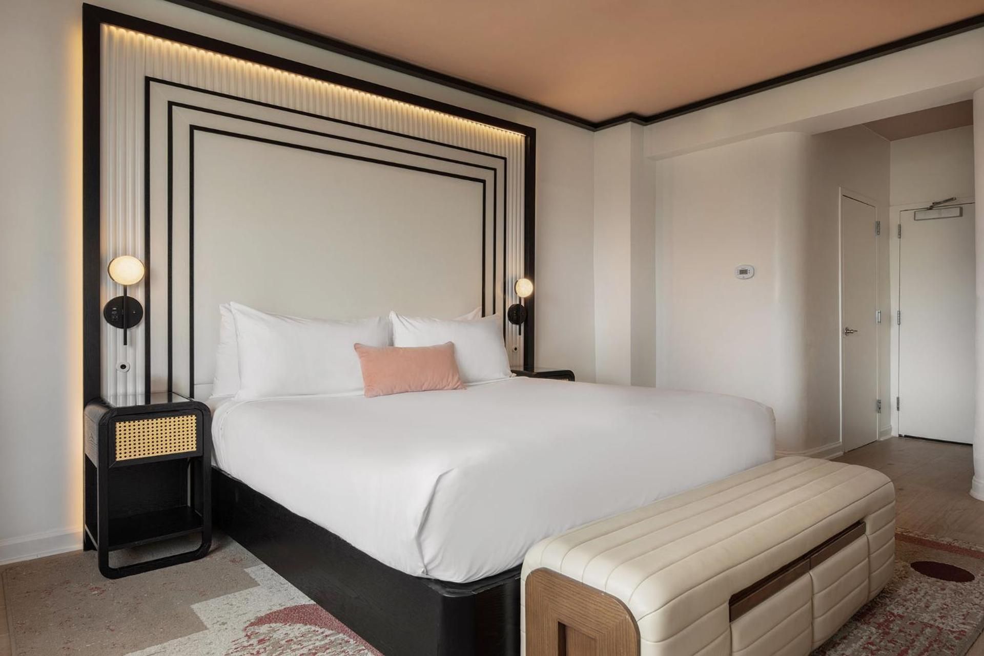 Deluxe King Room with Partial Ocean View
