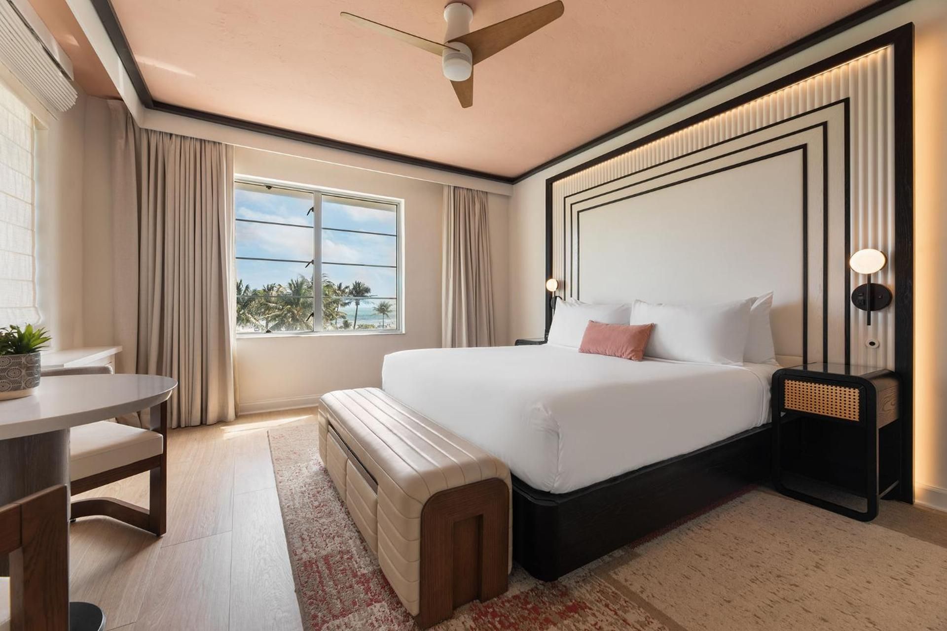 Deluxe King Room corner with ocean view