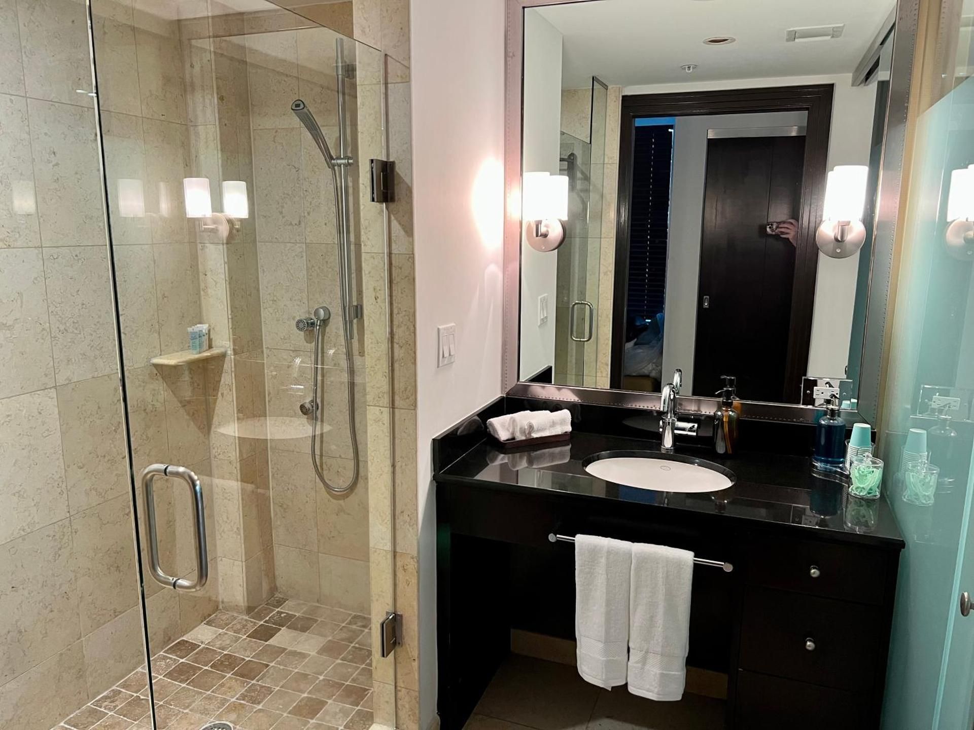 King Suite with Pool View
