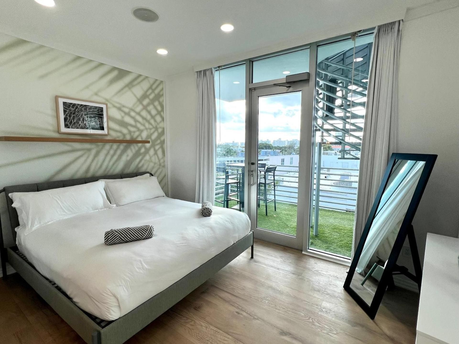 One-Bedroom Apartment with Sea View and Terrace