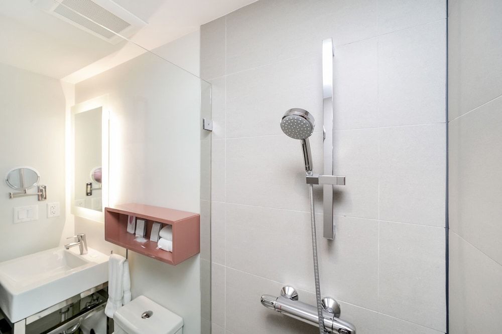 The Julia Hotel Superior Suite, 1 King Bed (Self check-in) 2