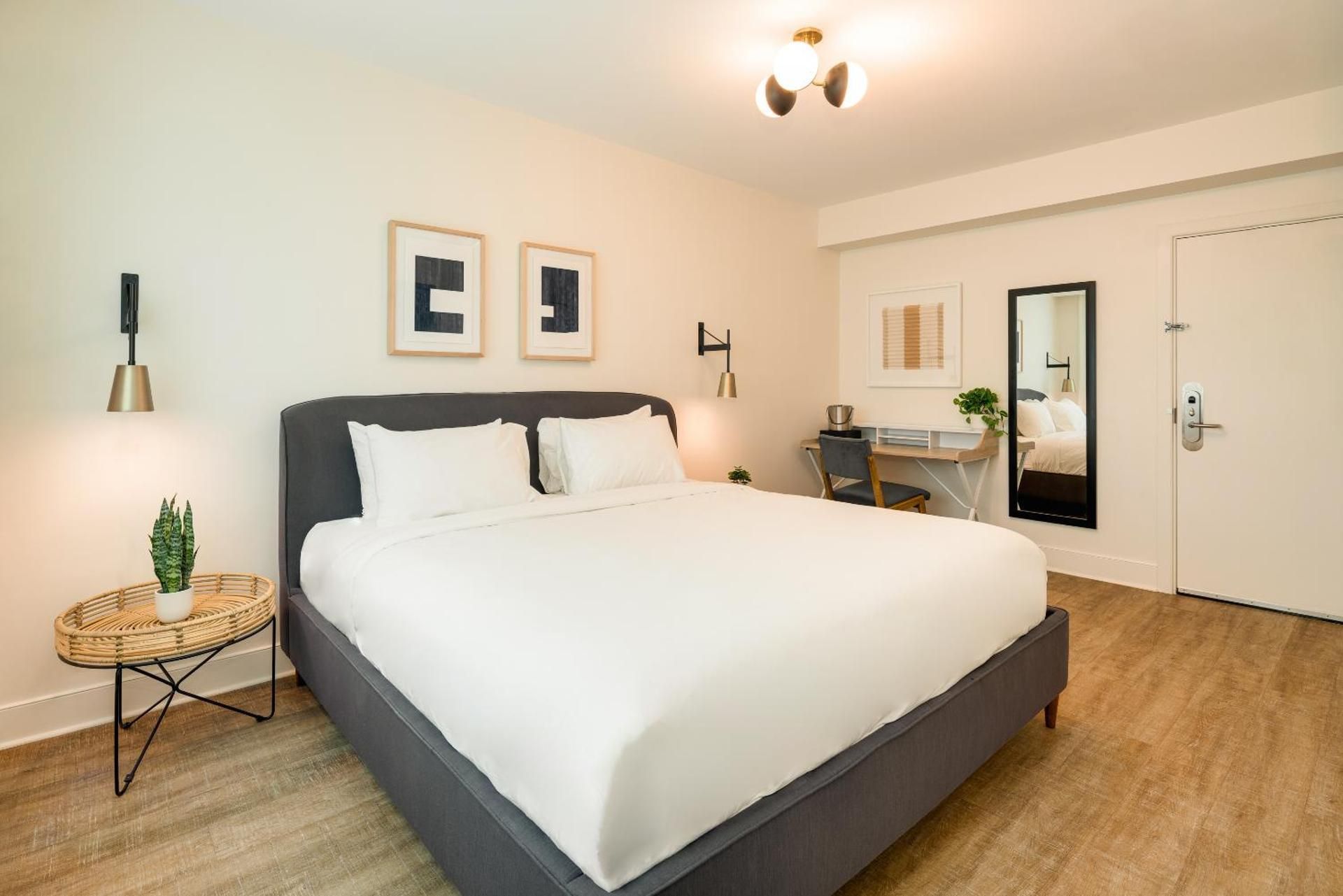 Guest Room, 1 King