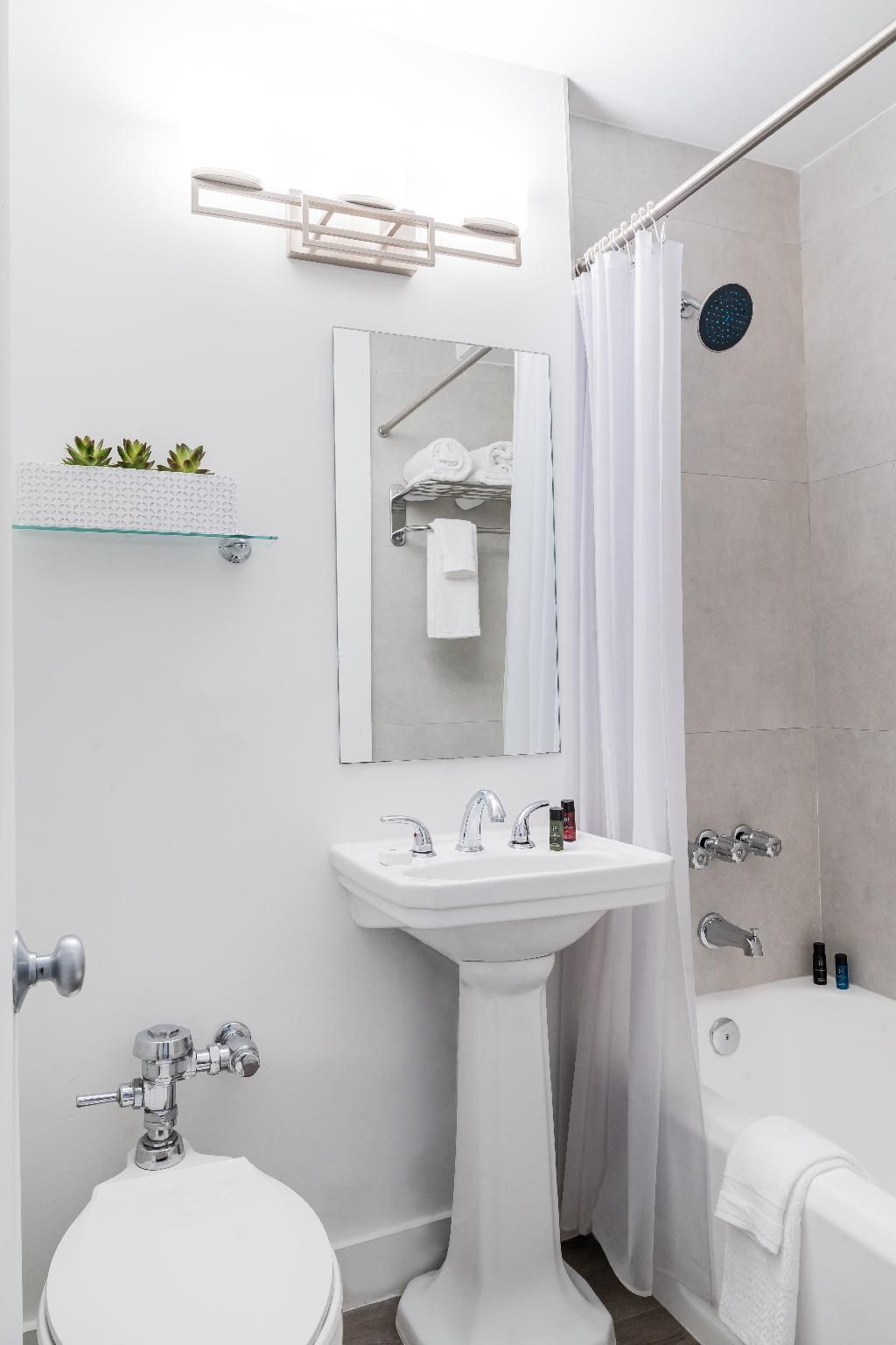 Superior Room - 1 King Bed