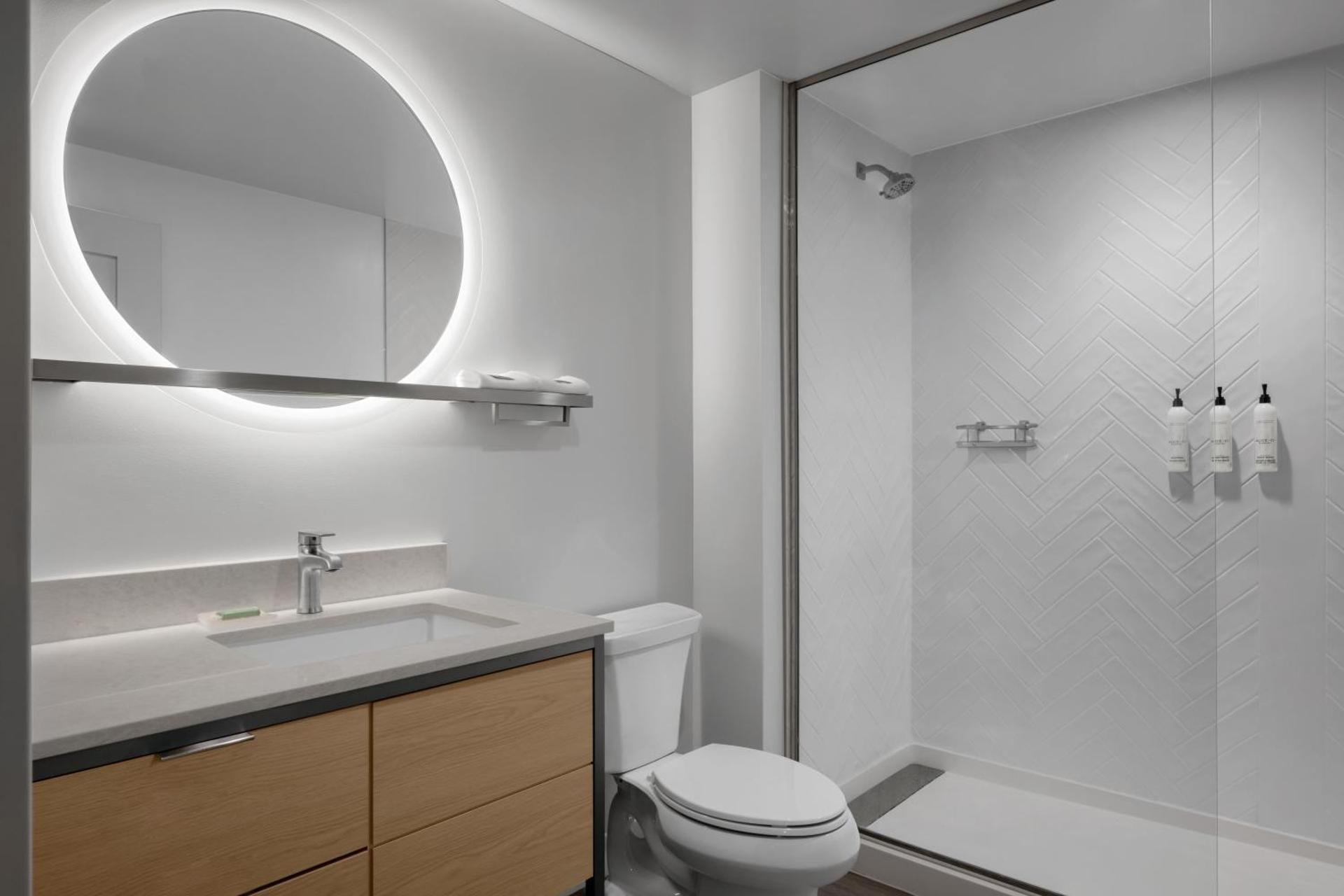 King Studio with Sofa Bed - Hearing Accessible