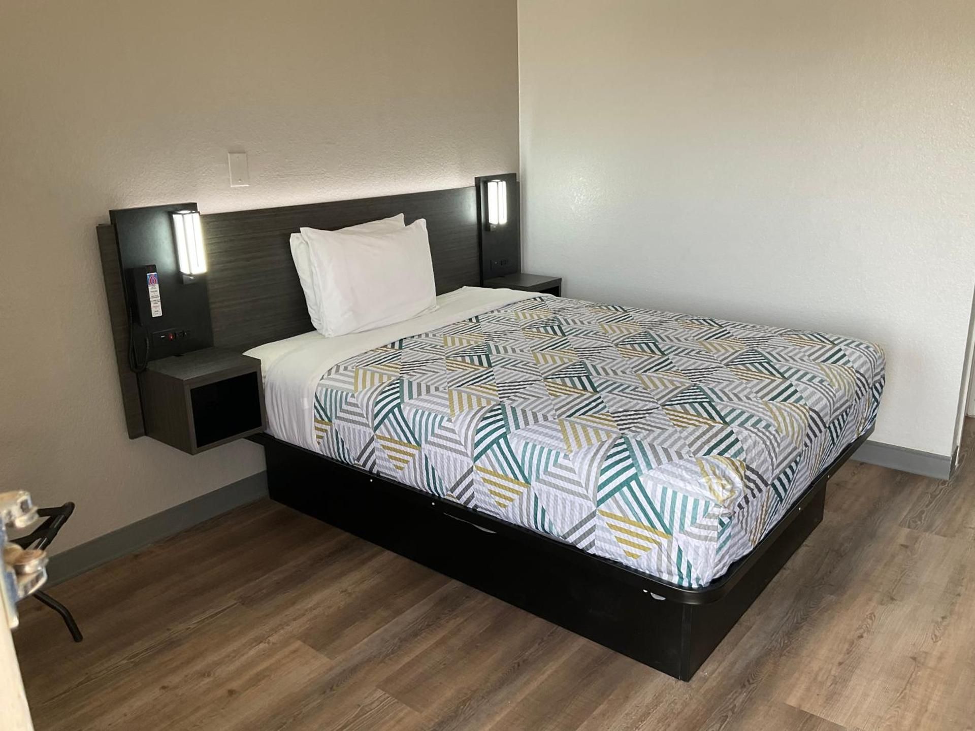Queen Room - Disability Access - Roll in Shower