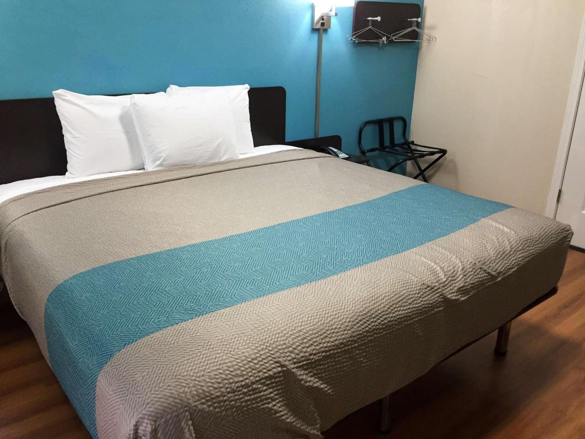 Deluxe King Room - Non-Smoking