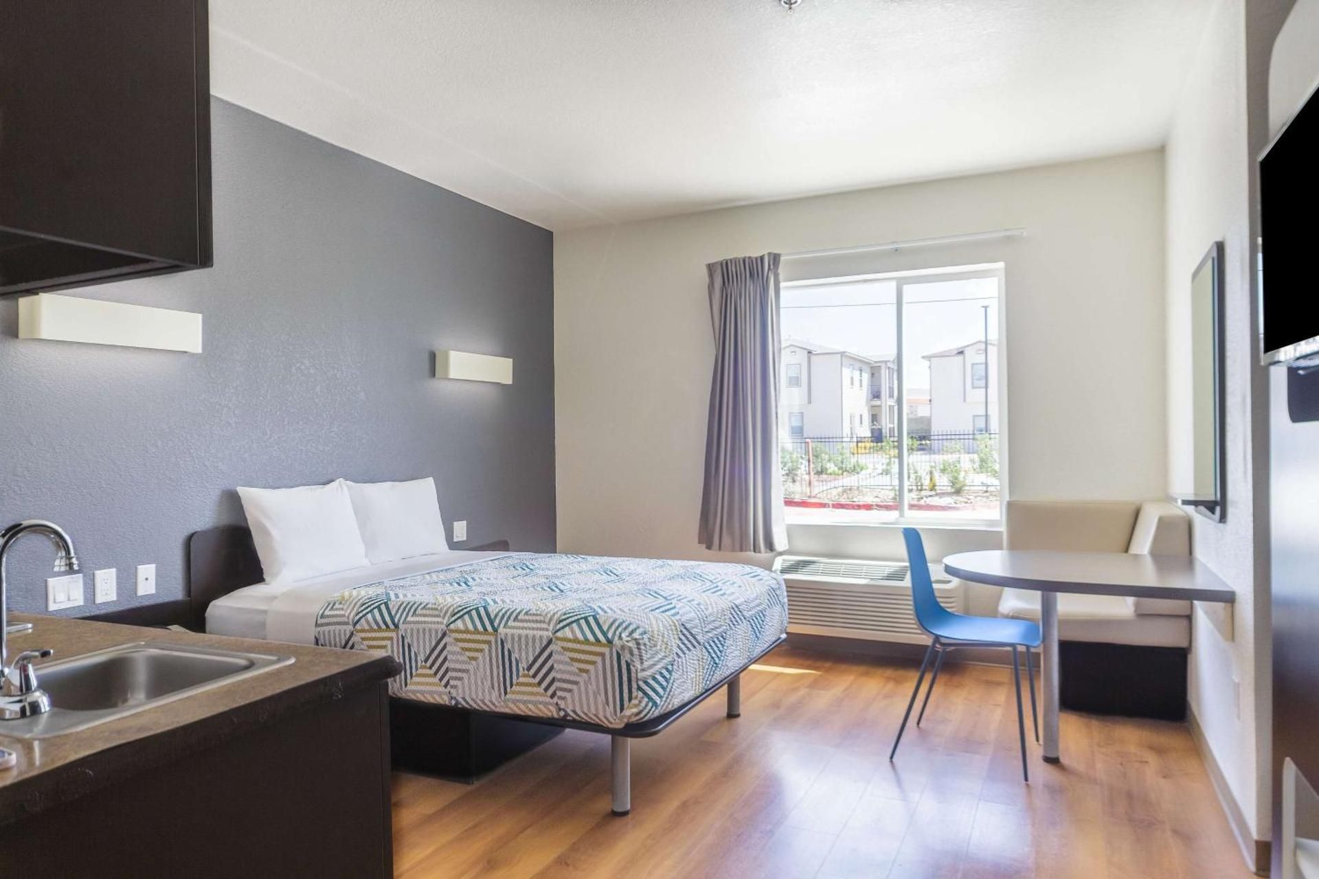 Queen Room - Disability Access - Non-Smoking