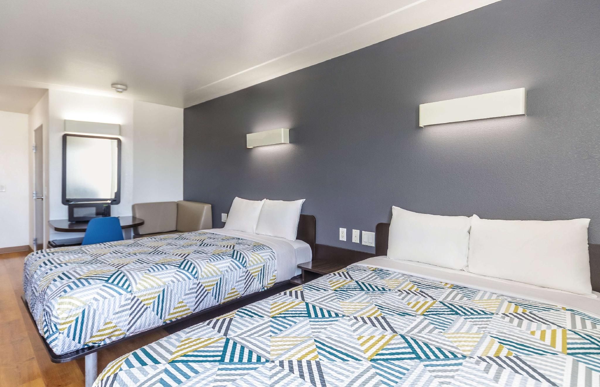 2 FULL BEDS | MOBILITY ACCESSIBLE TUB NSMK