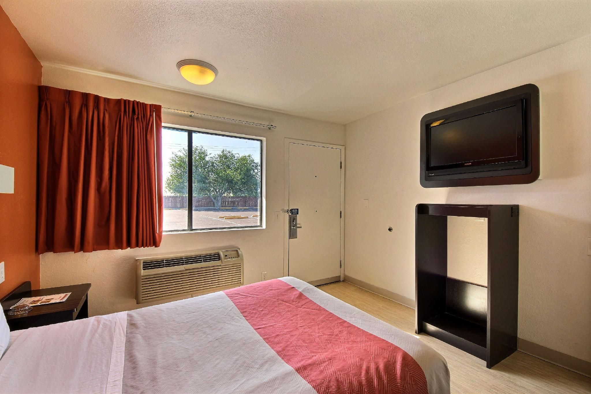 1 Queen Bed | Mini Fridge