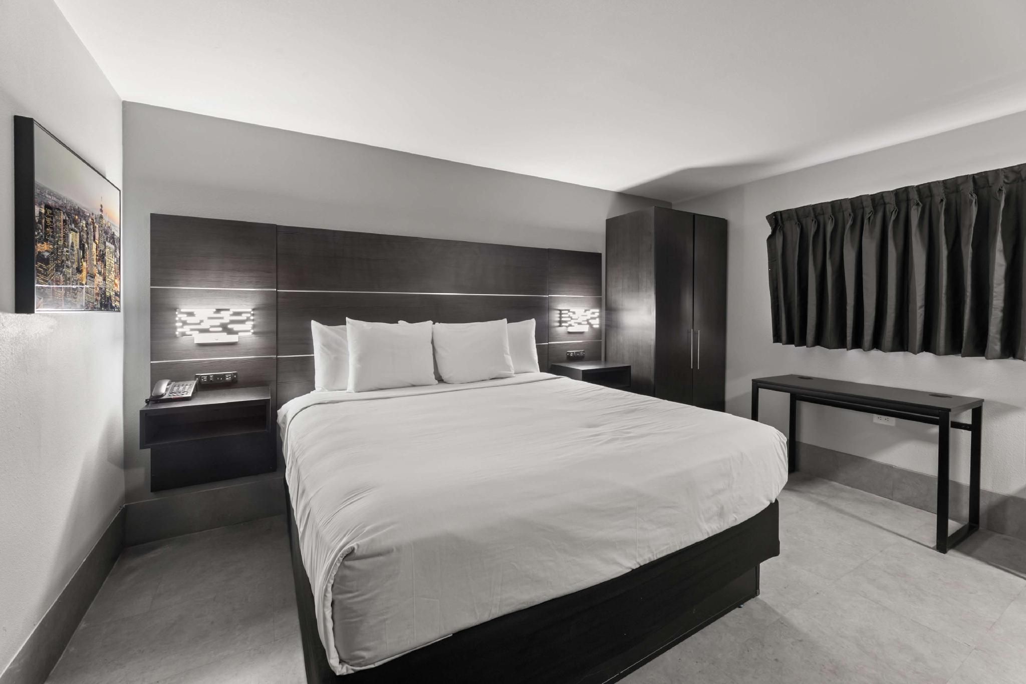 1 King Bed