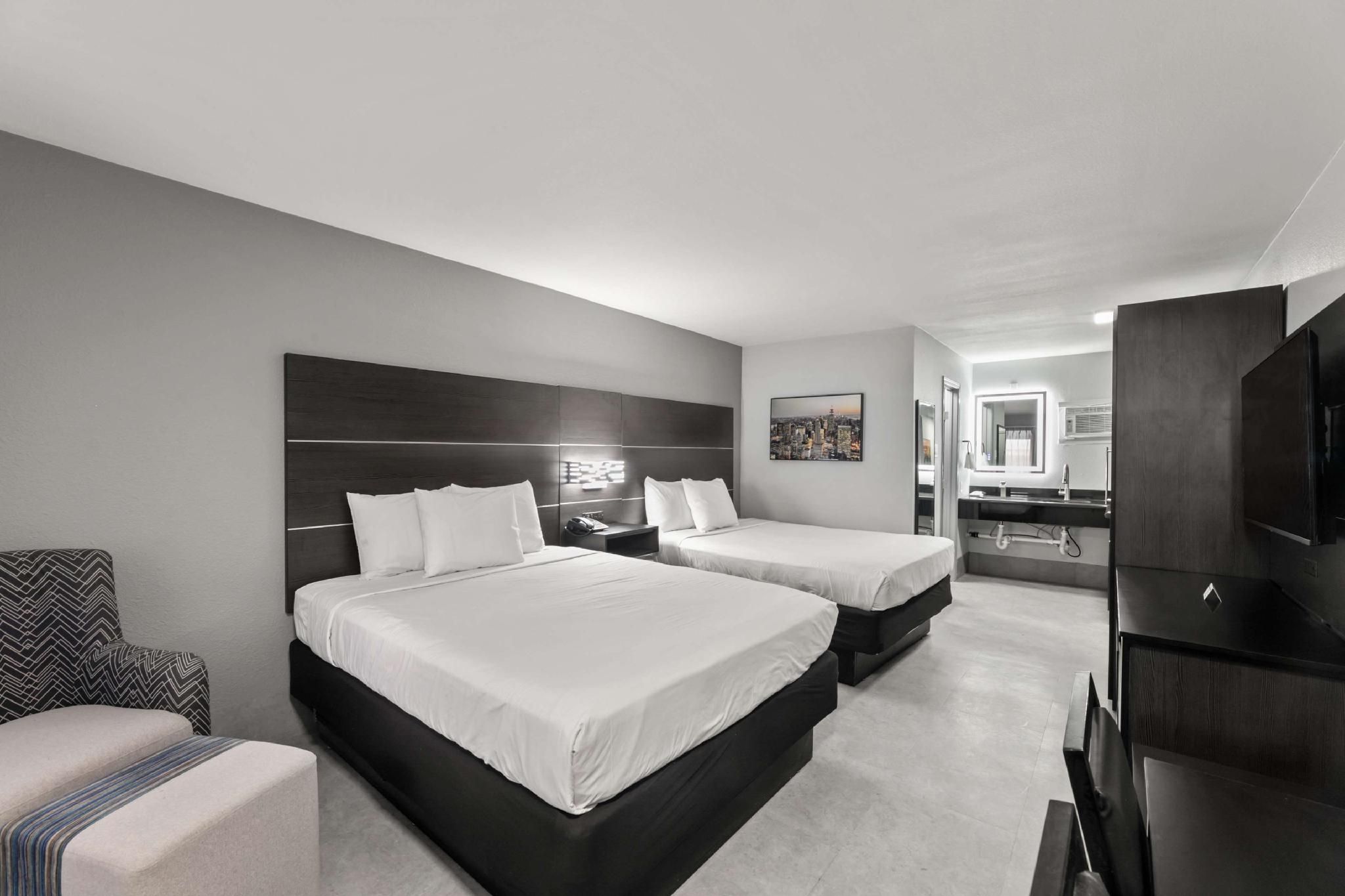 2 Queen Beds