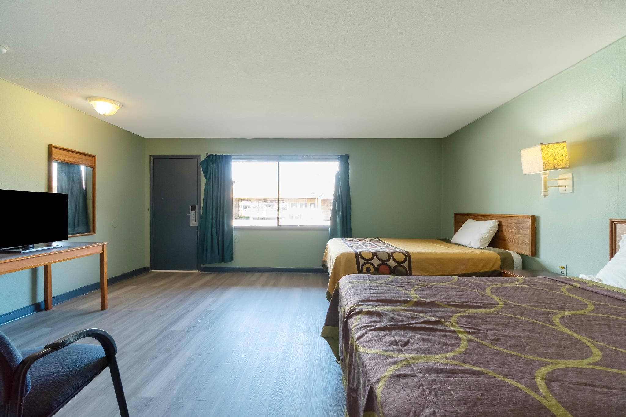 2 Queen Beds - Non-Smoking