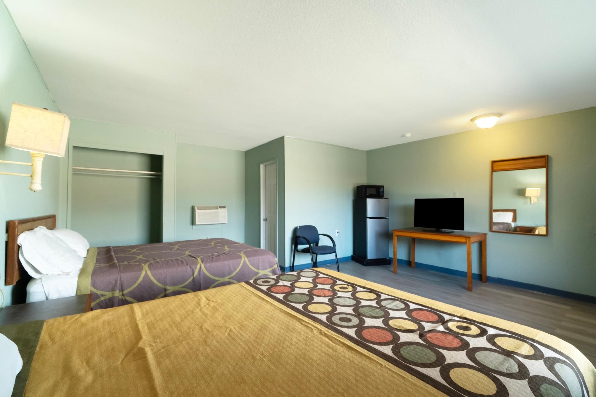2 Queen Beds - Non-Smoking