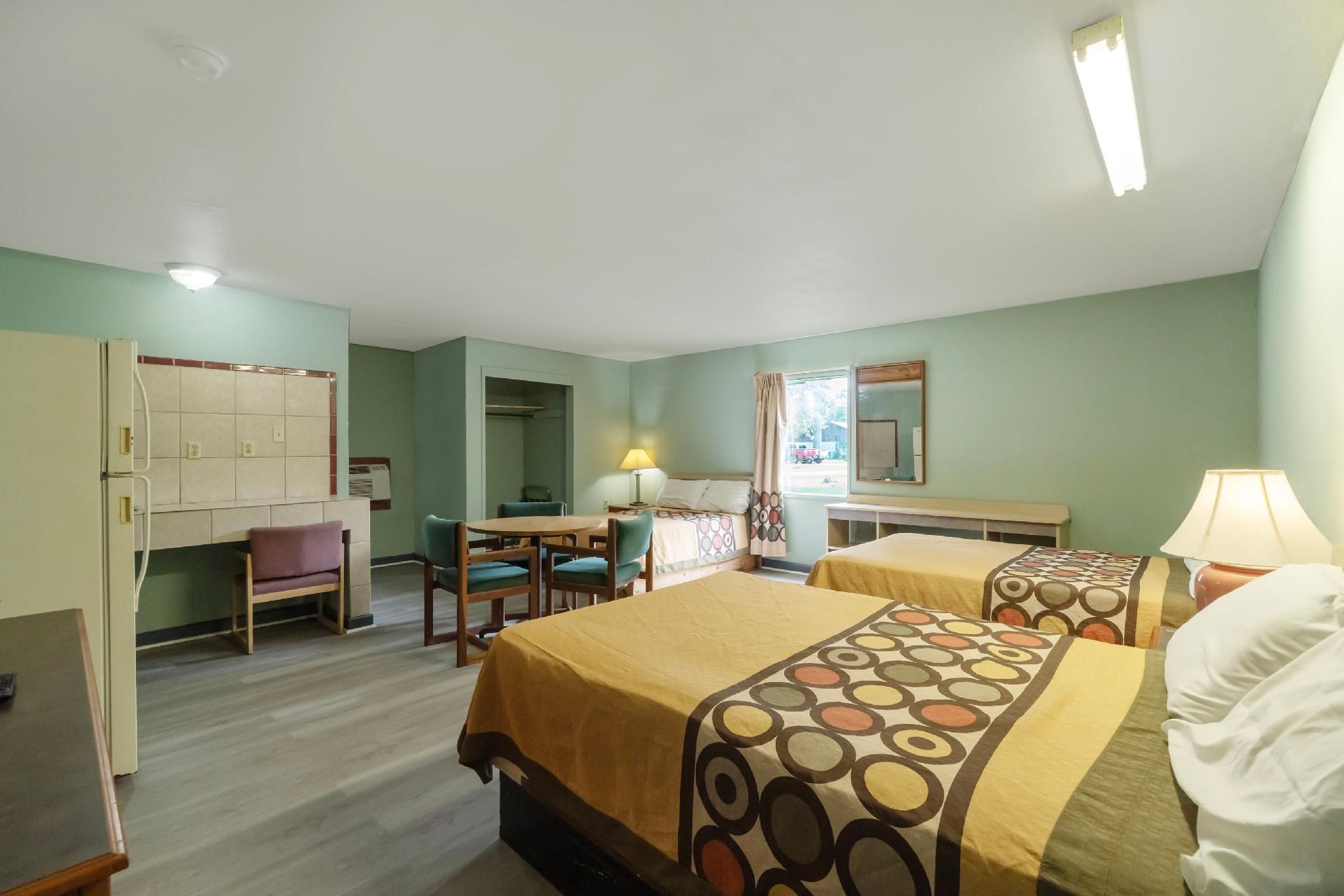 3 Queen Bed