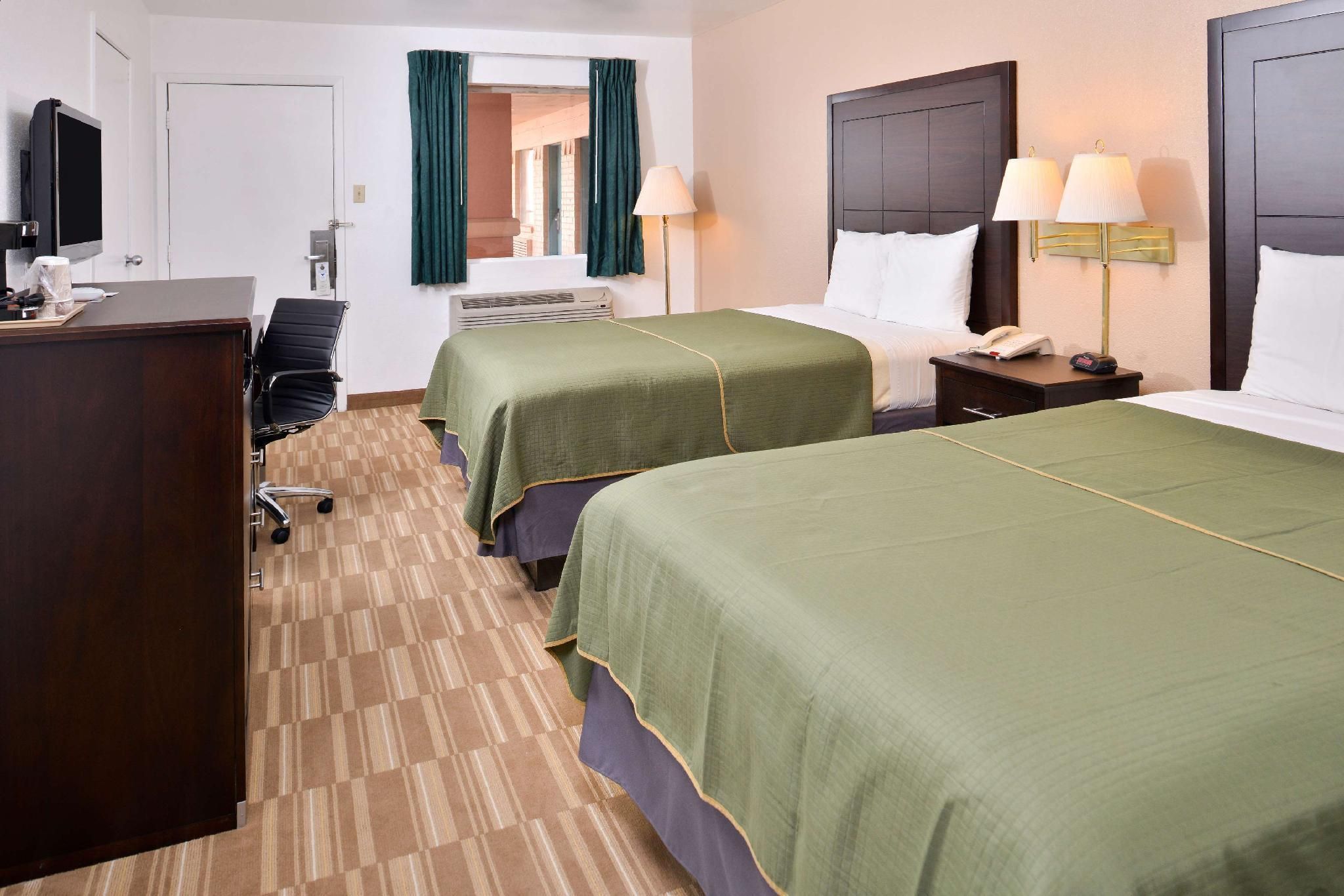 2 Double Beds Non-Smoking