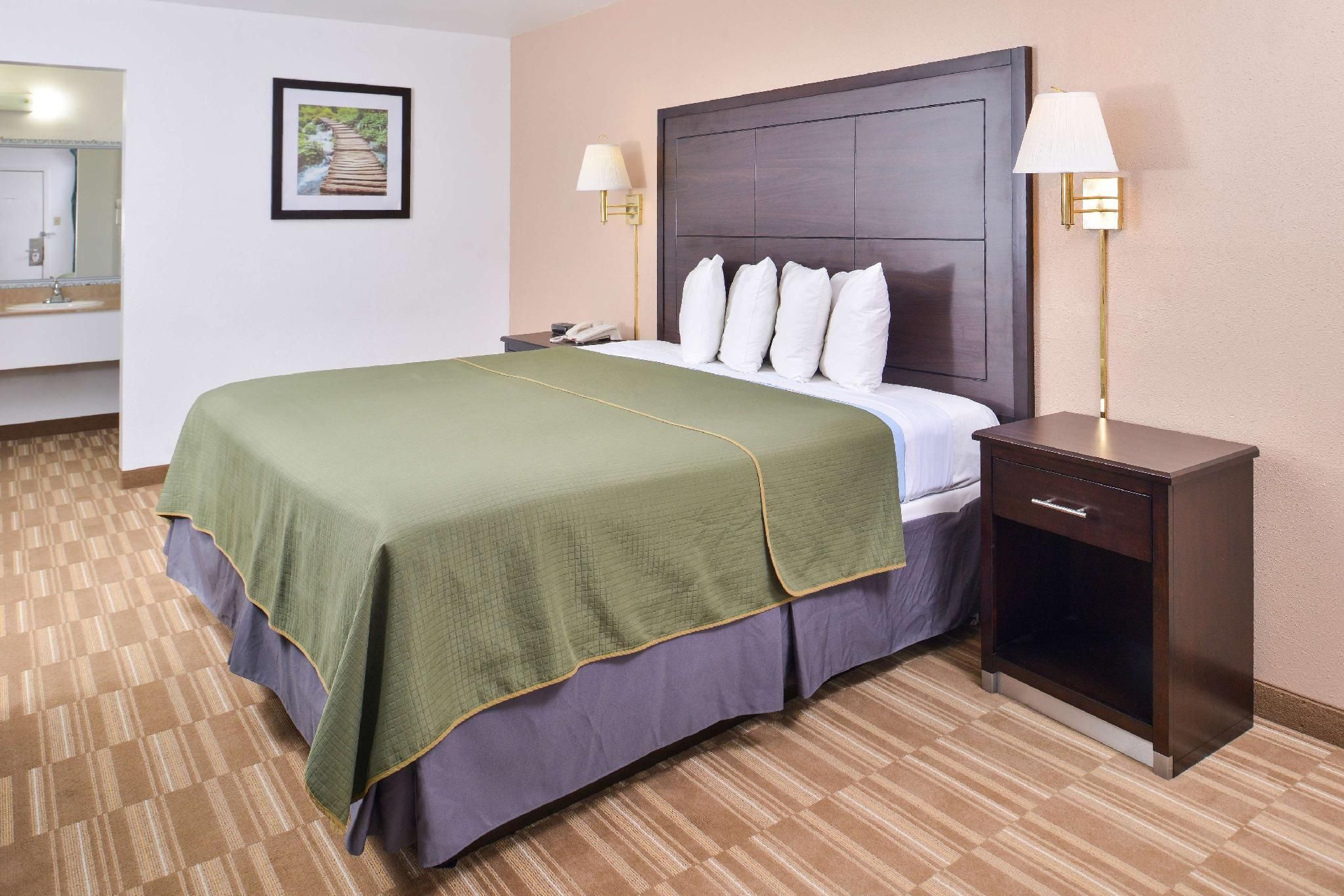 1 King Bed Non-Smoking