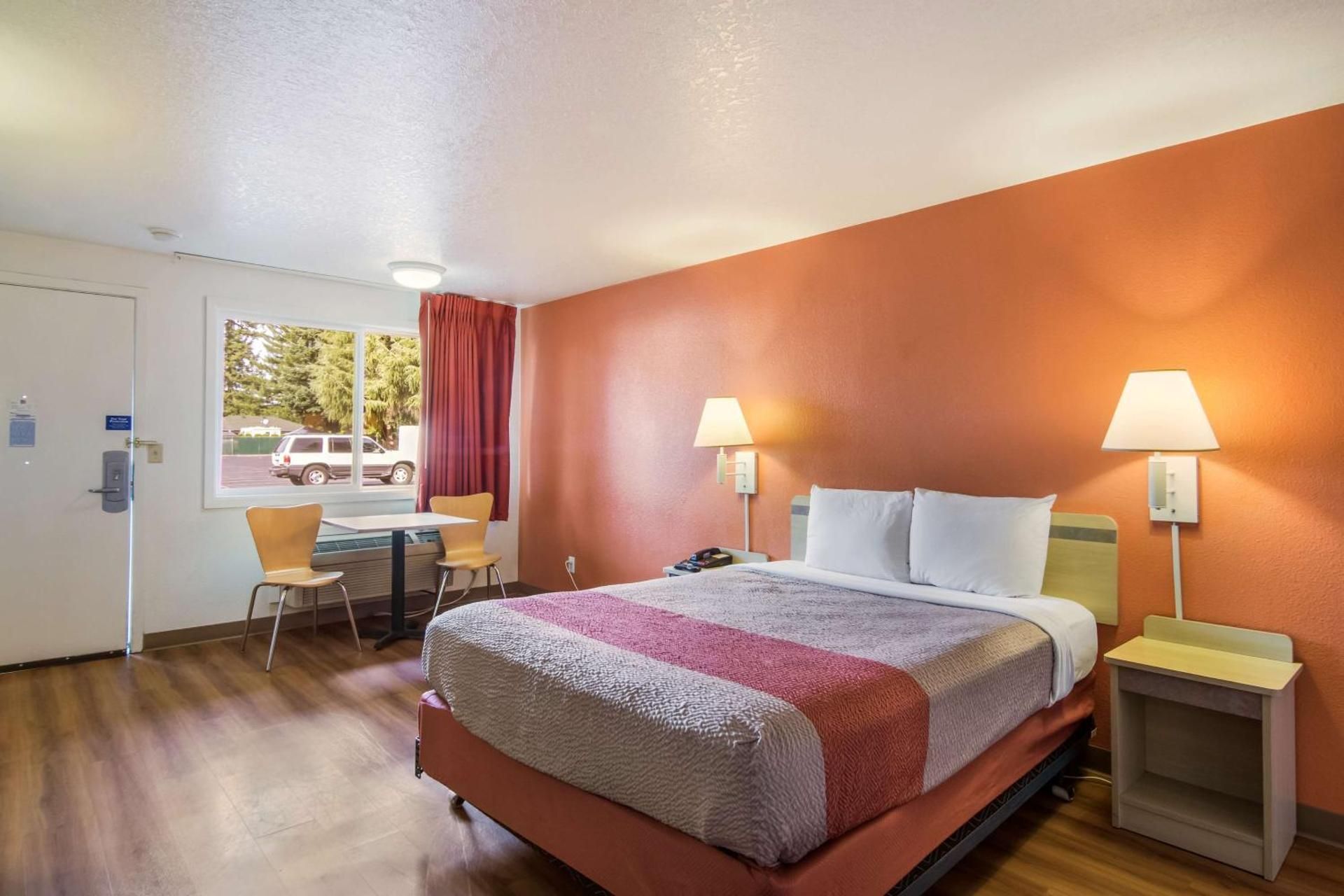 Queen Room - Disability Access - Non-Smoking