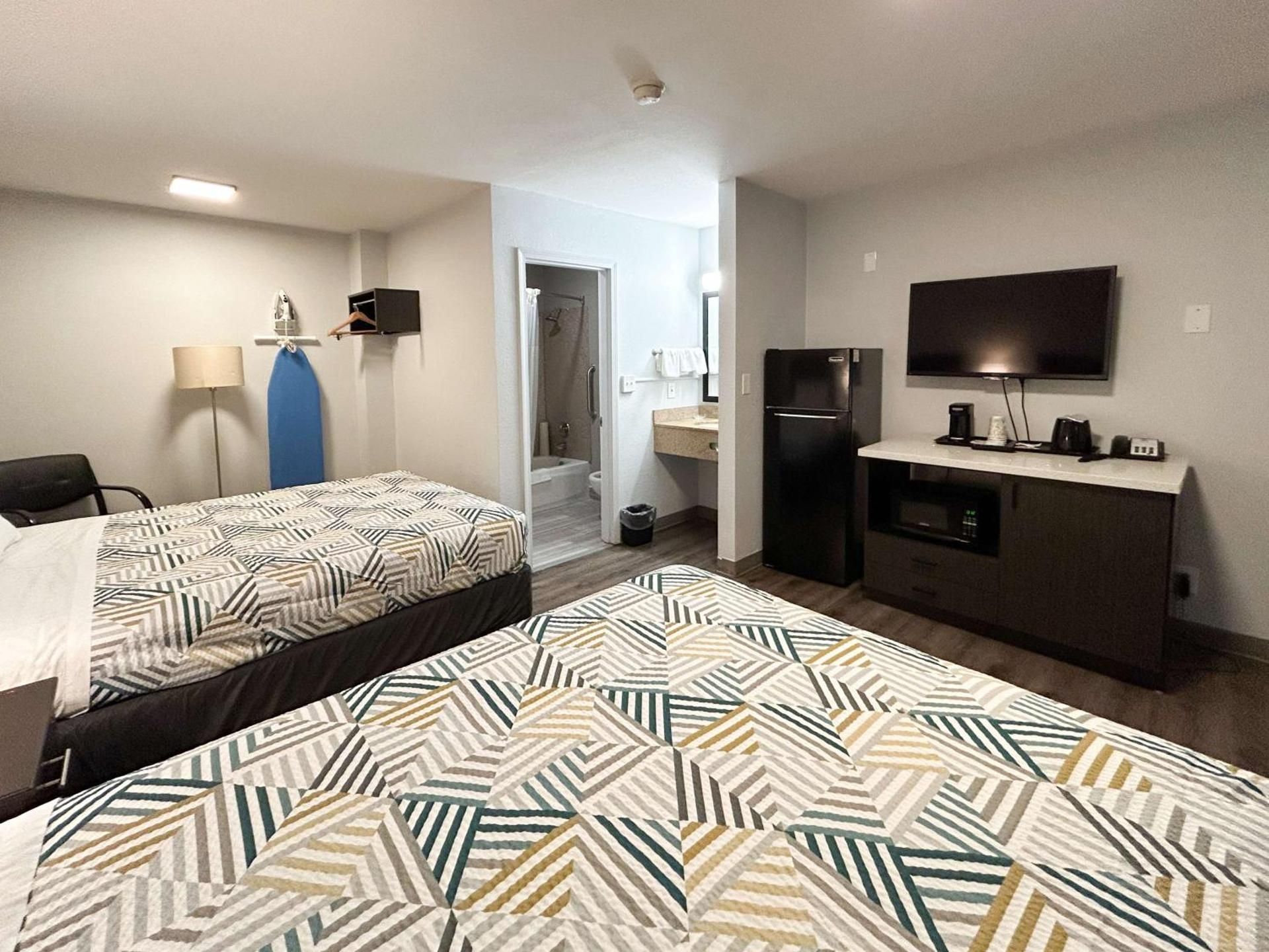 Queen Room with Two Queen Beds - Disability Access - Smoking