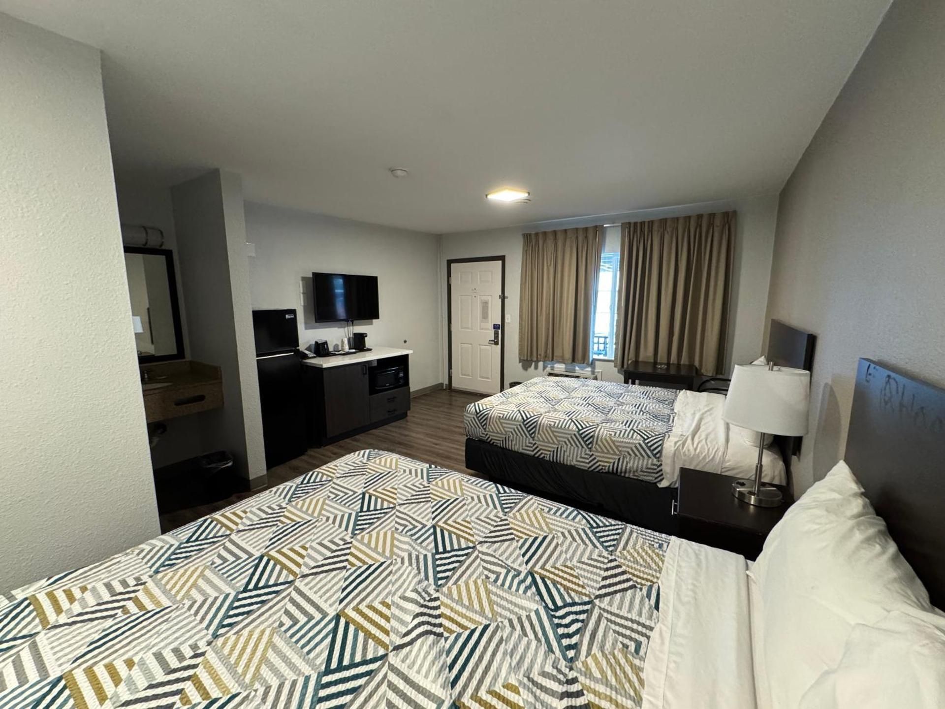 Queen Room with Two Queen Beds - Smoking