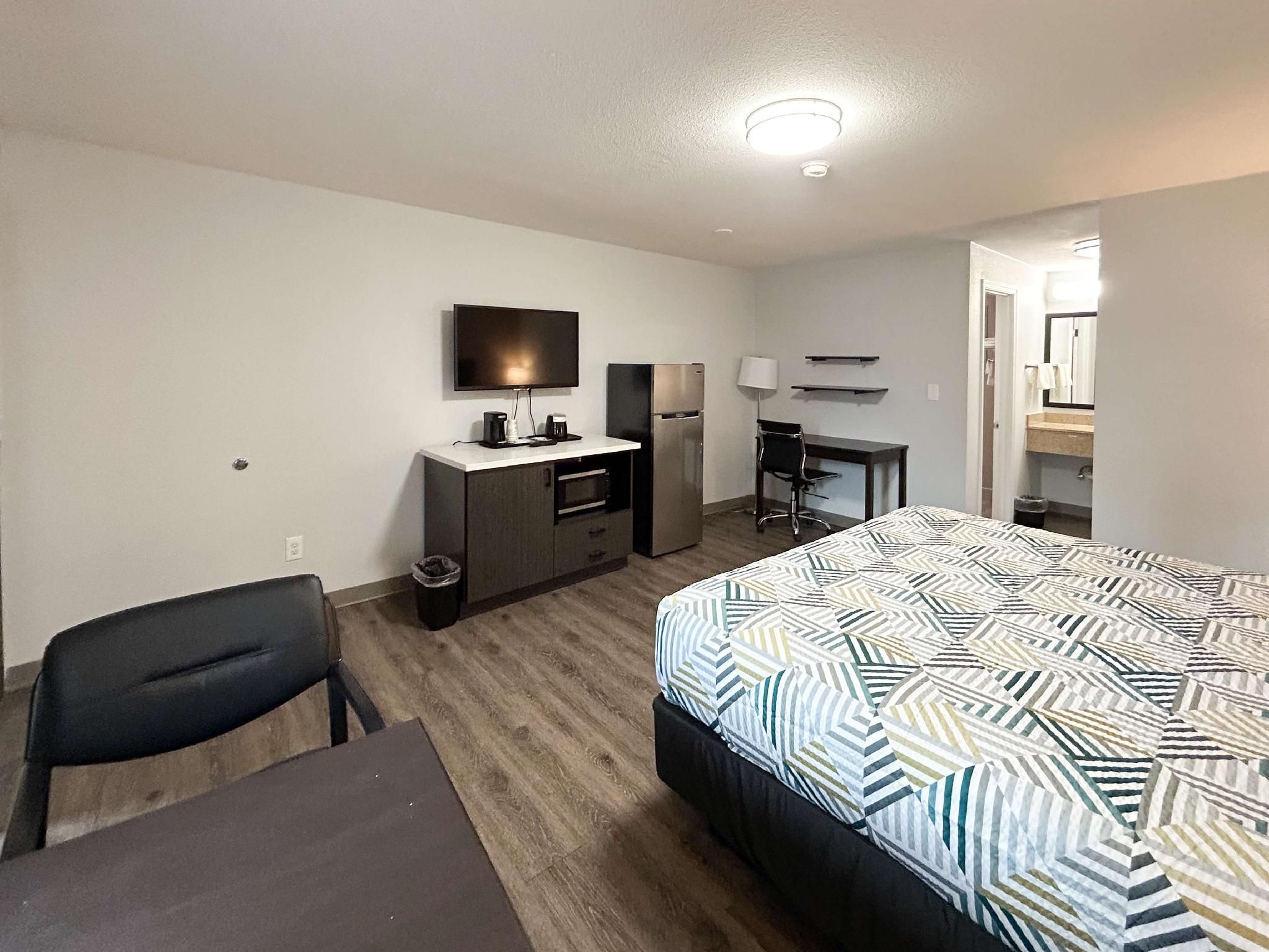 1 Queen Bed | Non-Smoking, Micfridge