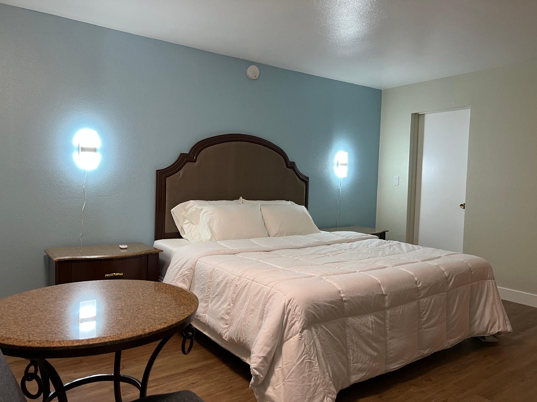 King Room - Non-Smoking