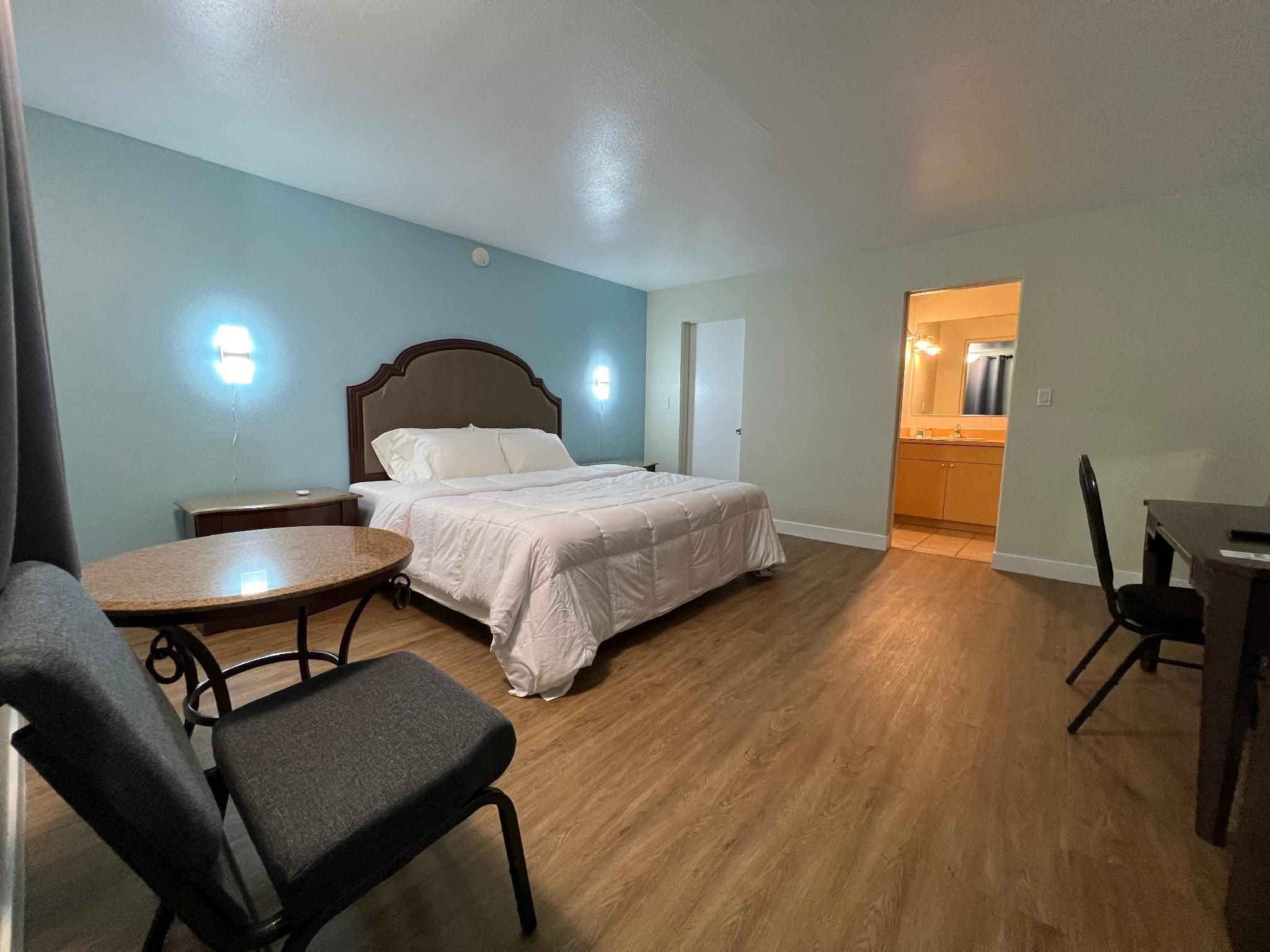 King Room - Non-Smoking