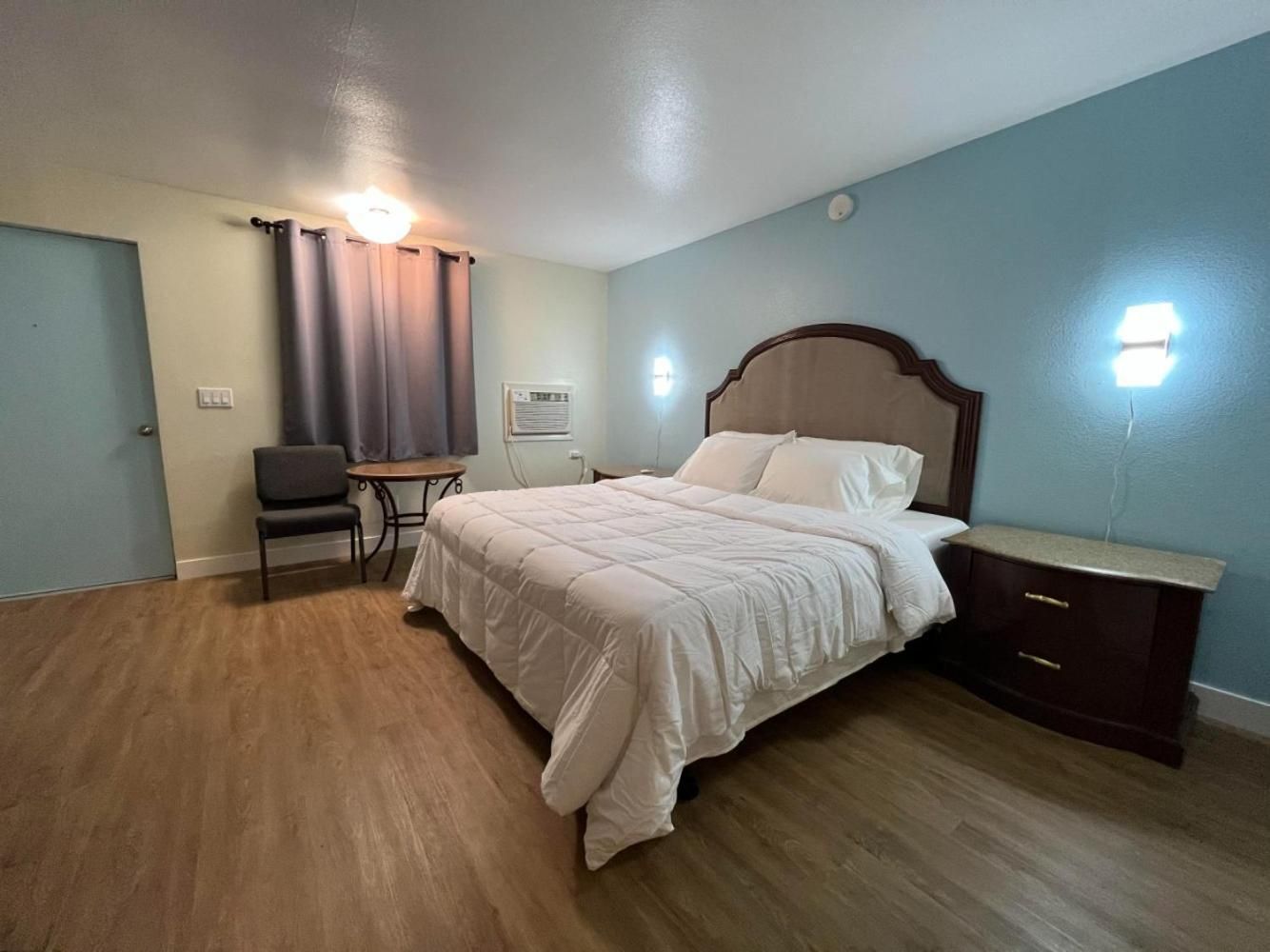 King Room - Non-Smoking