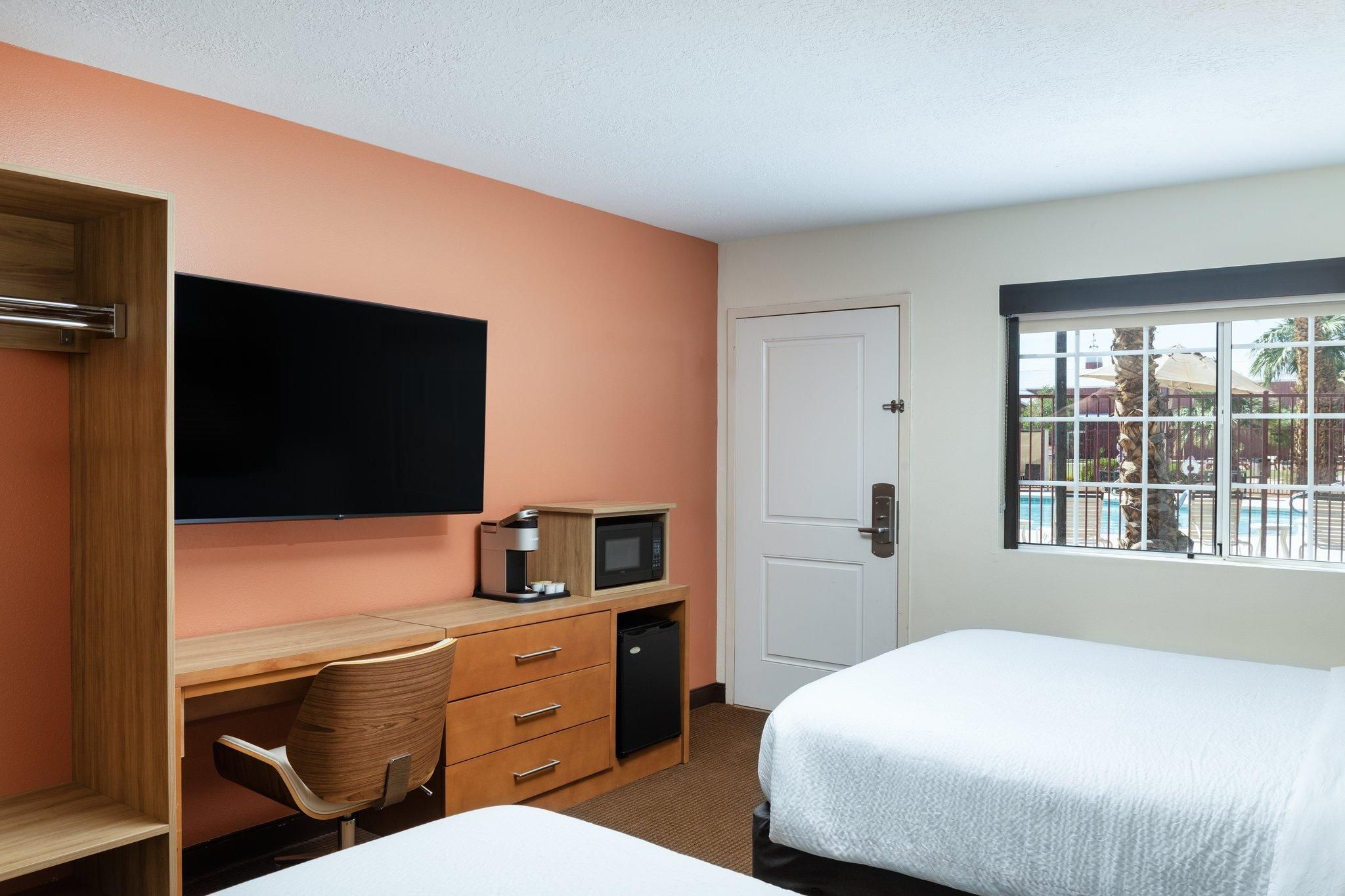 2 Queen Standard Courtyard Access